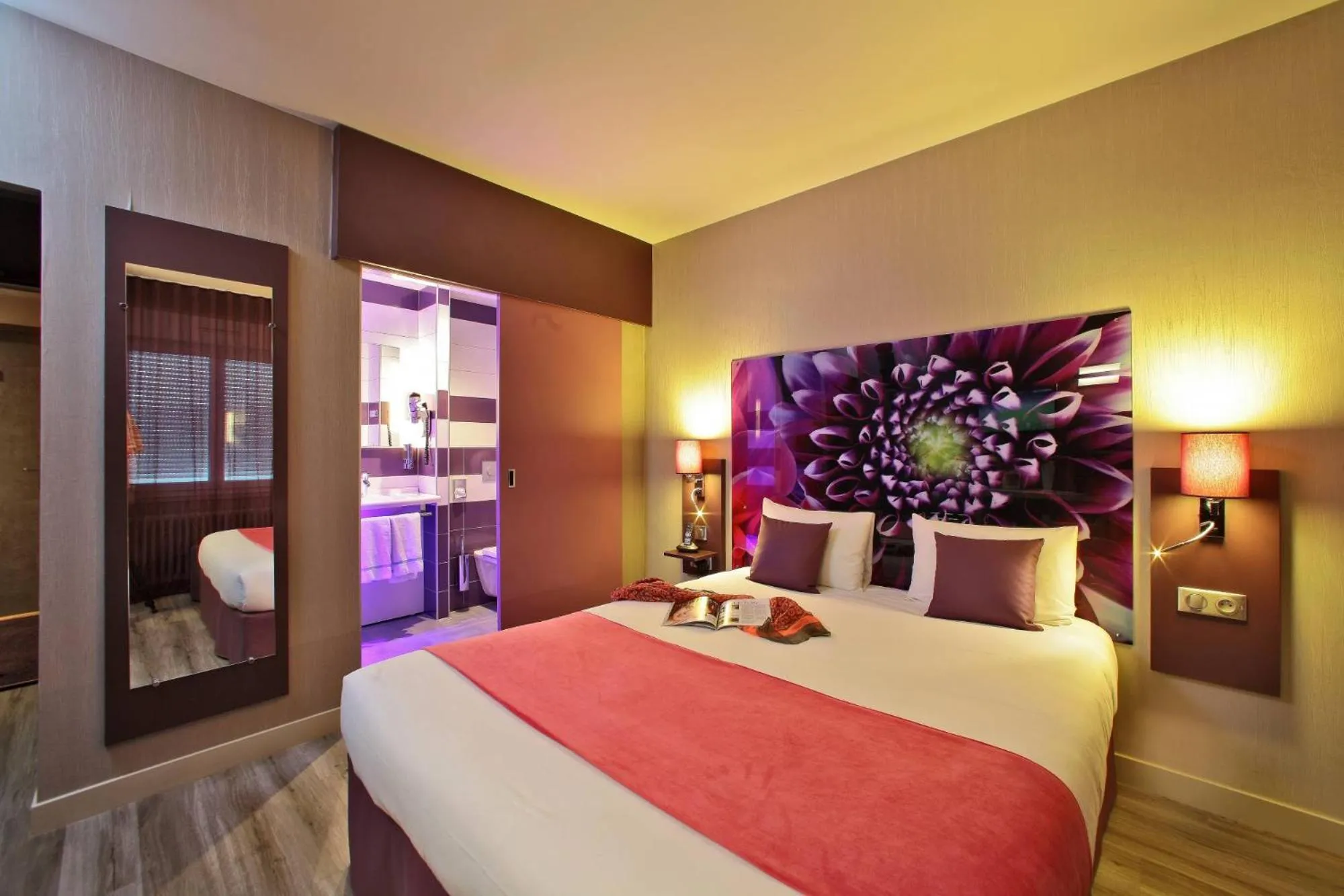 Photo of the whole room in The Originals City - Hôtel Saint-Martial, Limoges Centre