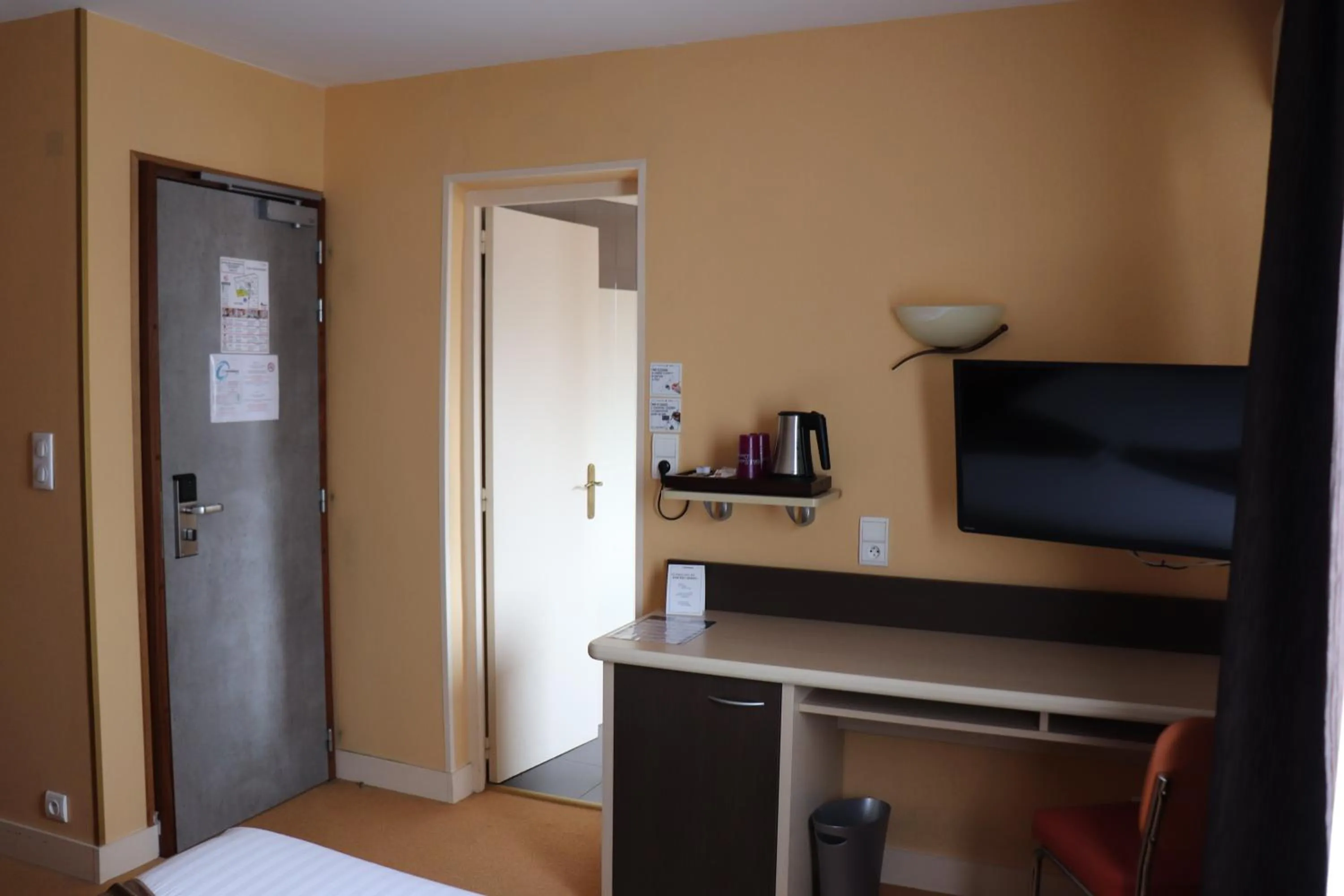 TV and multimedia in The Originals City - Hôtel Saint-Martial, Limoges Centre