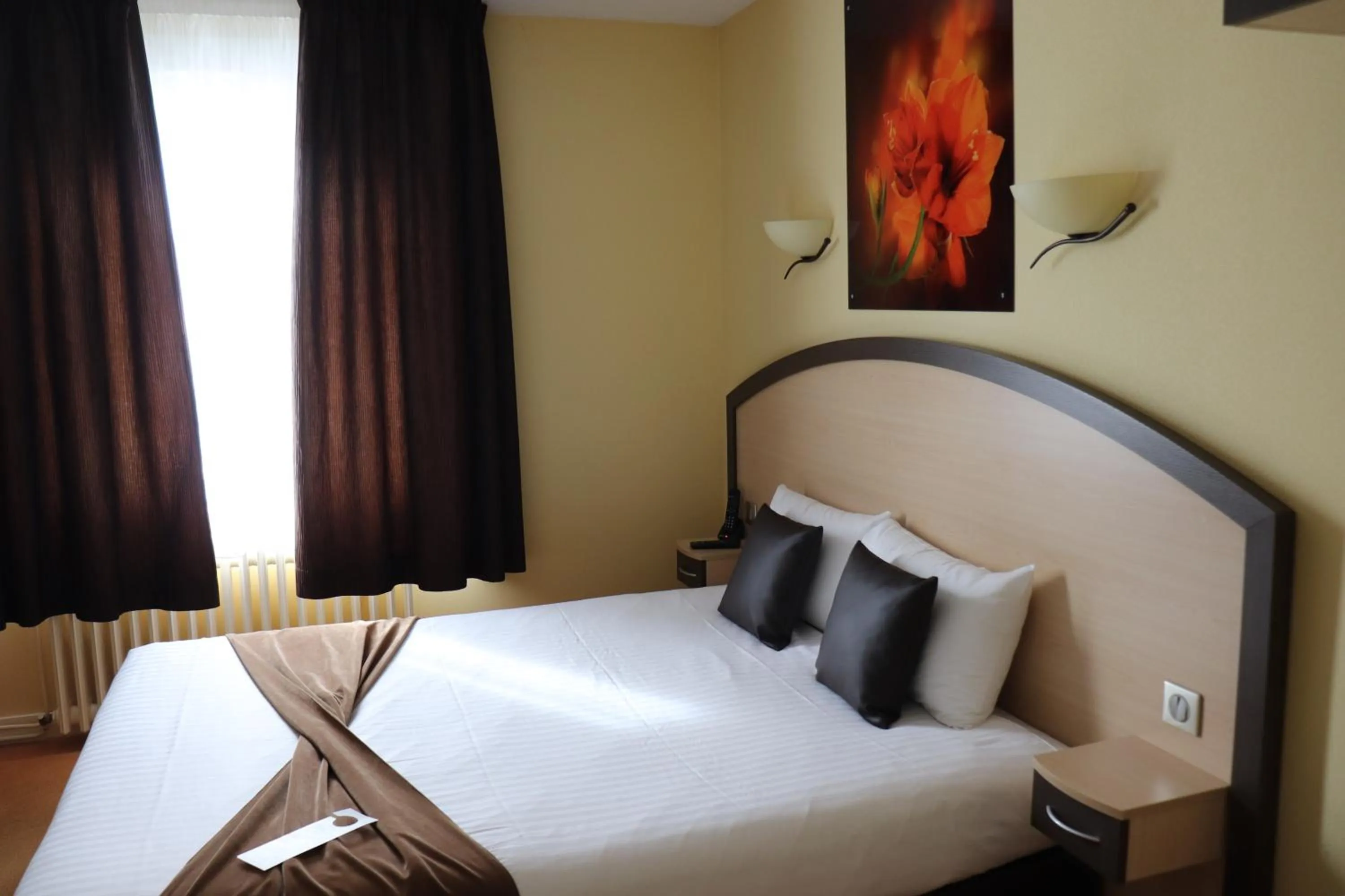 Bed in The Originals City - Hôtel Saint-Martial, Limoges Centre