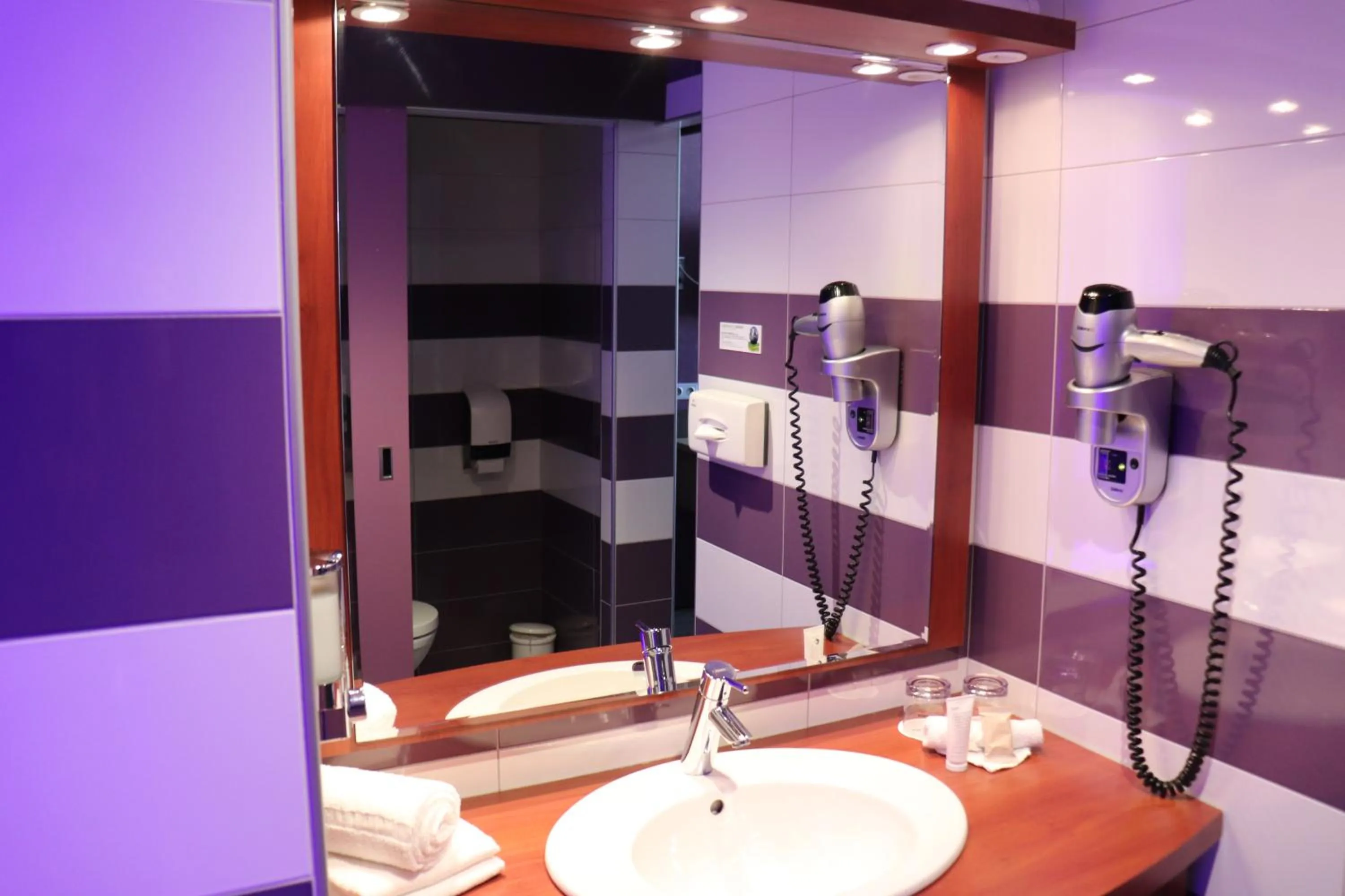 Bathroom in The Originals City - Hôtel Saint-Martial, Limoges Centre