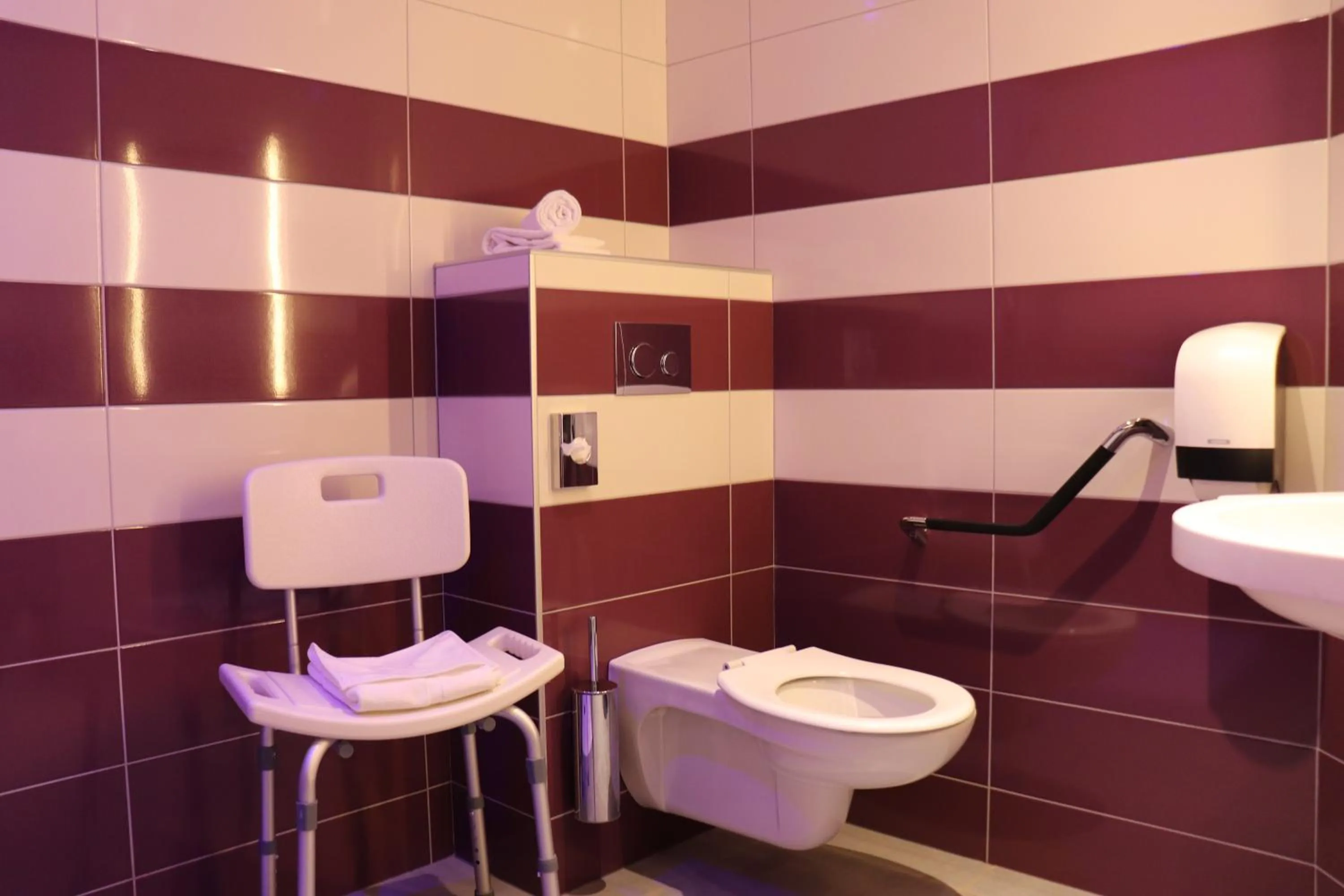 Toilet in The Originals City - Hôtel Saint-Martial, Limoges Centre