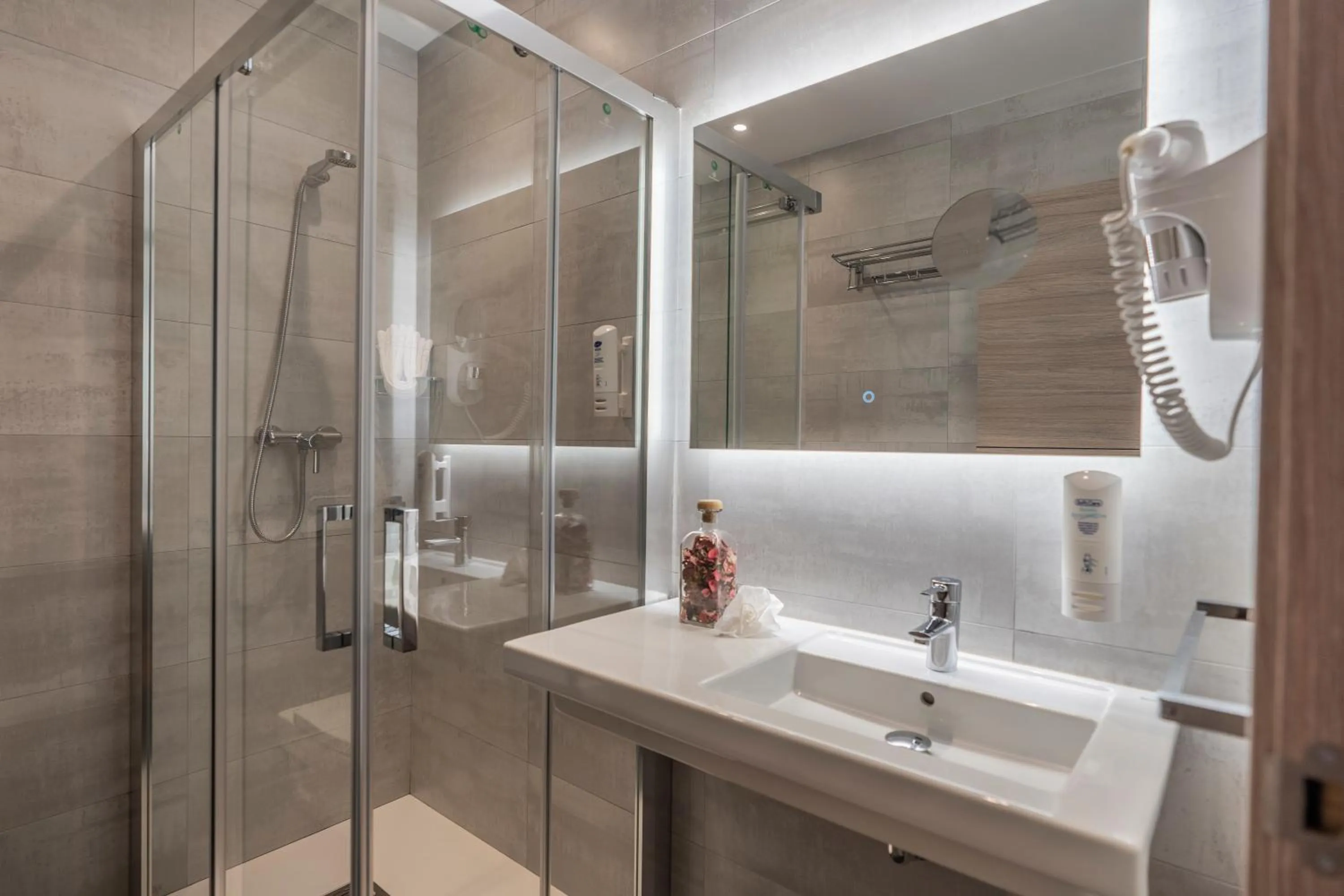 Shower in Hotel NERU con Encanto