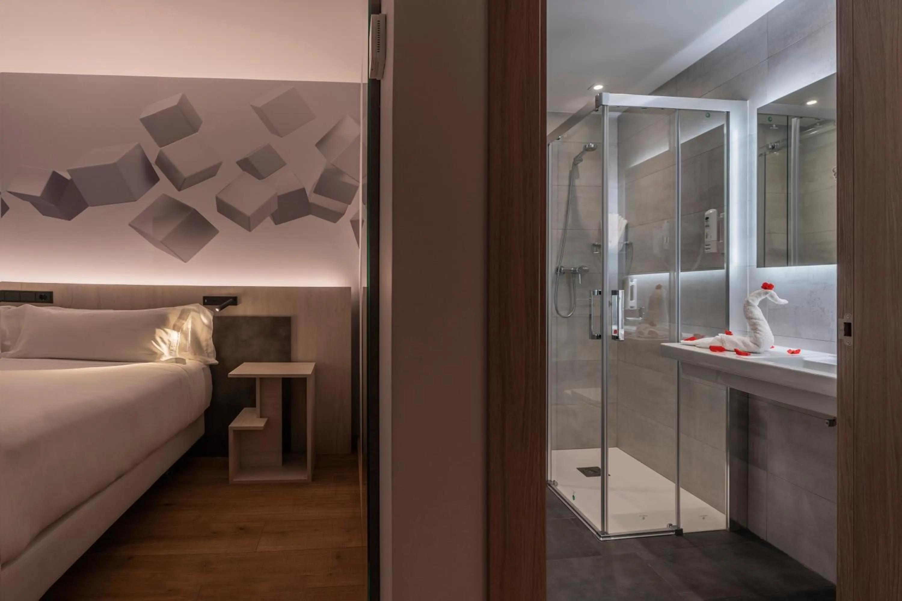 Shower, Bed in Hotel NERU con Encanto