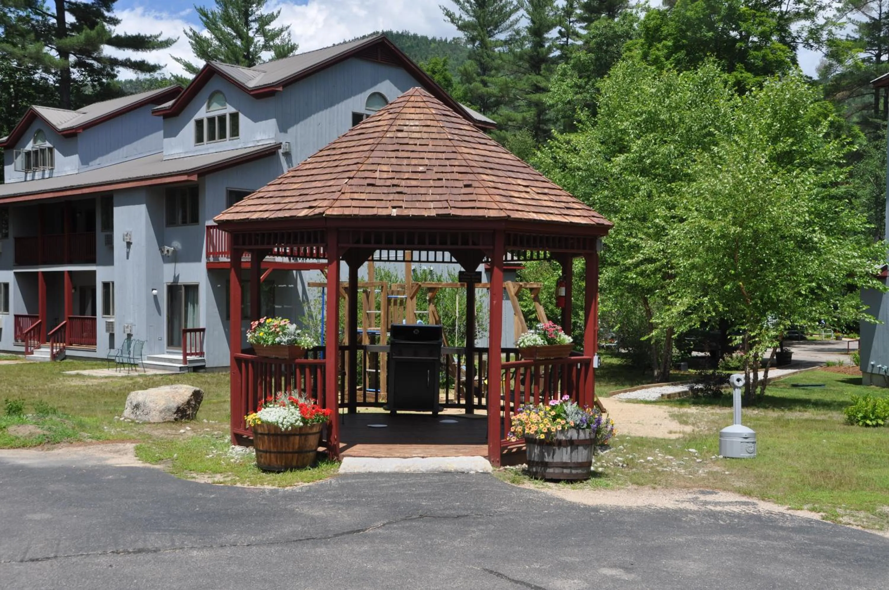 BBQ facilities in Attitash Mountain Village