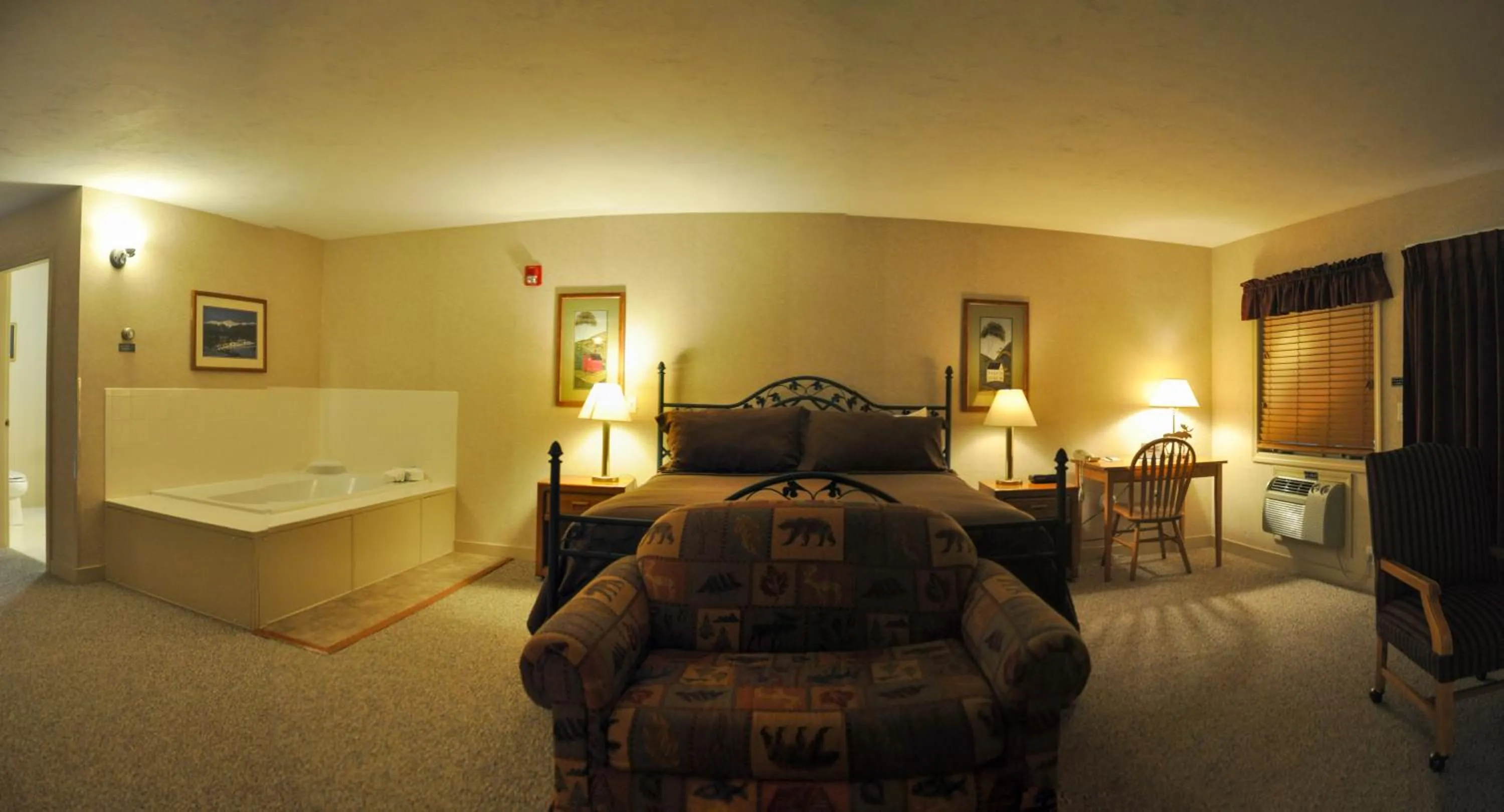 Bedroom, Bed in Attitash Mountain Village