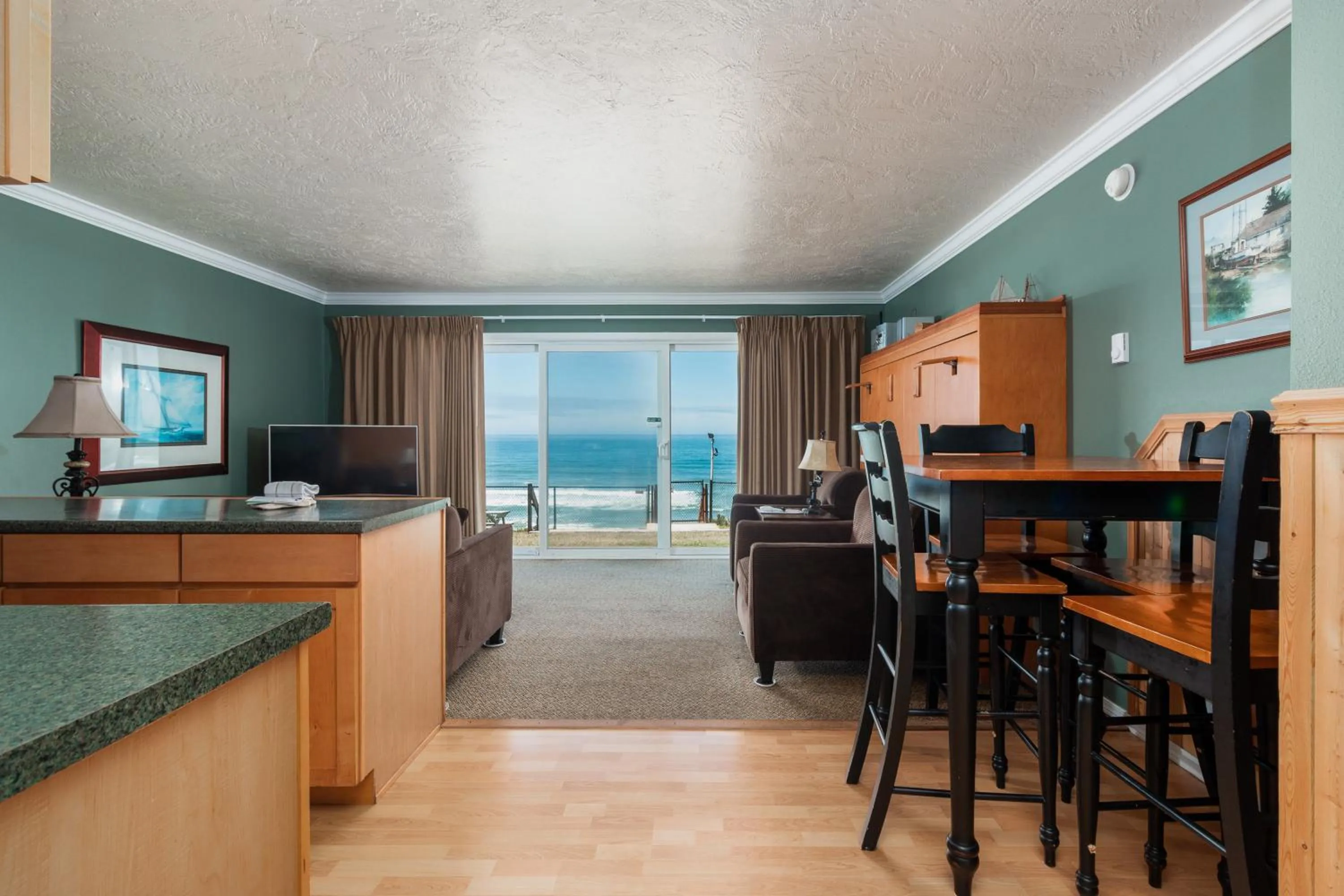 Dining area in Ocean Terrace Condominiums
