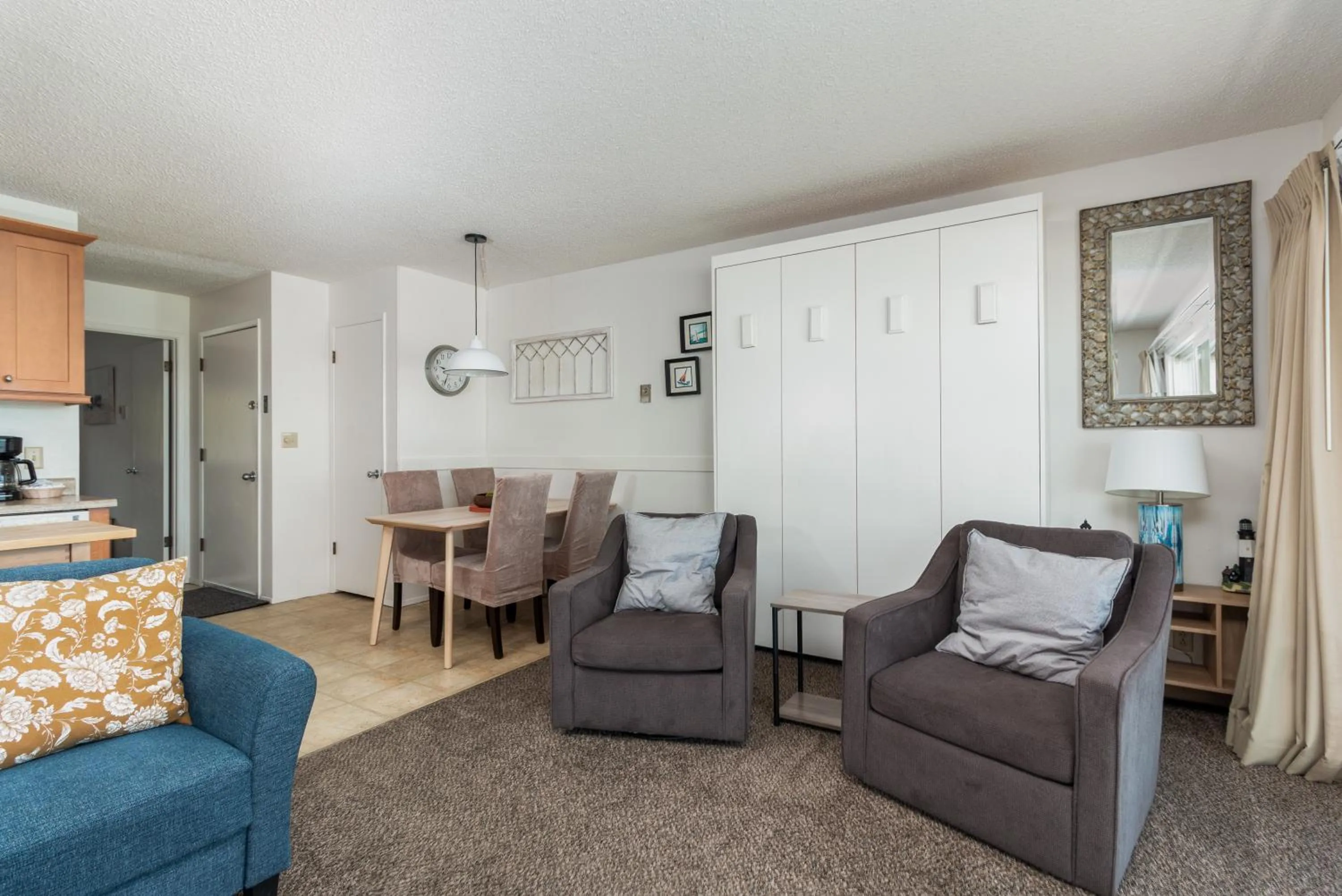 Seating area in Ocean Terrace Condominiums