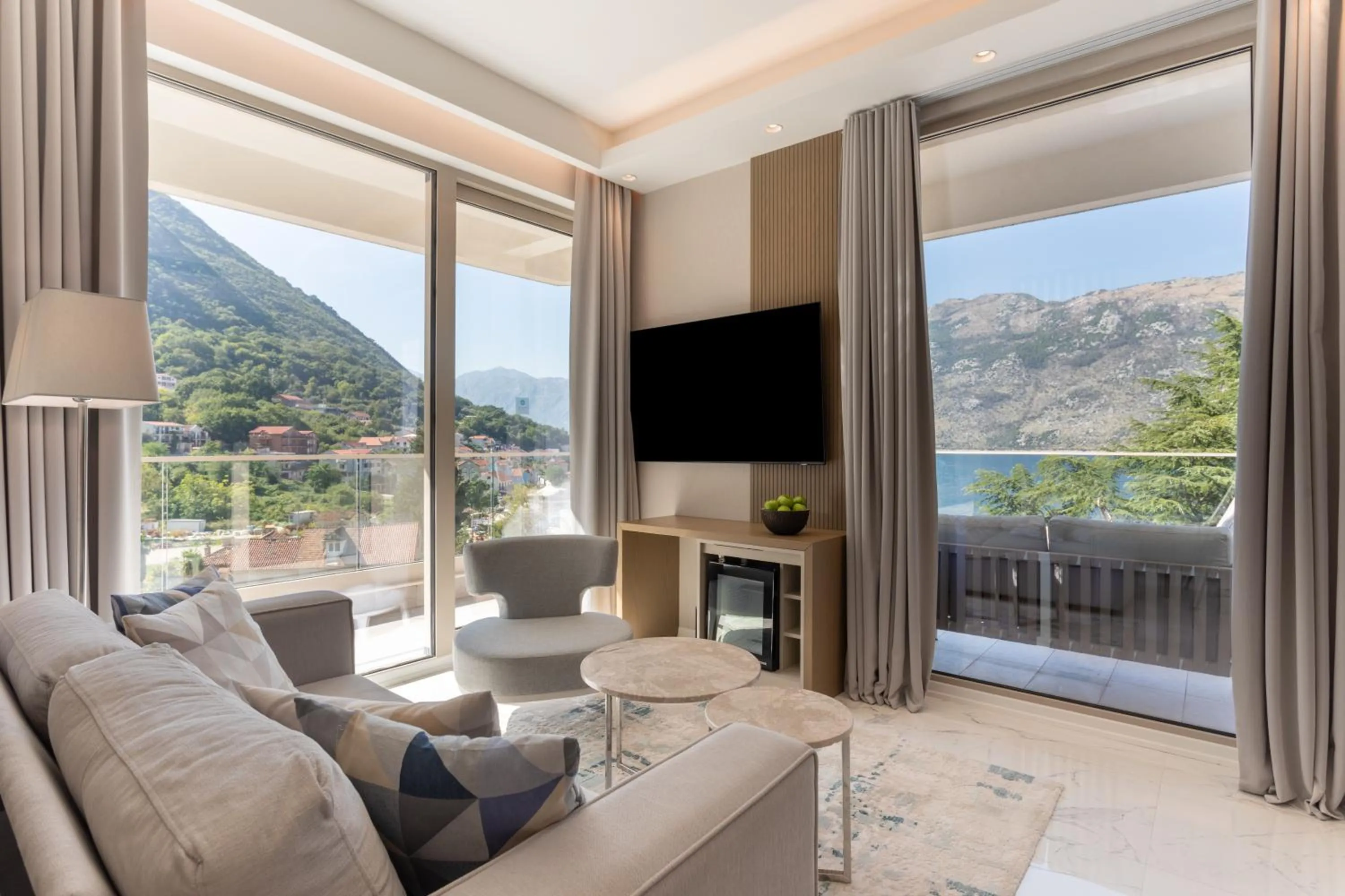TV and multimedia in Hyatt Regency Kotor Bay Resort