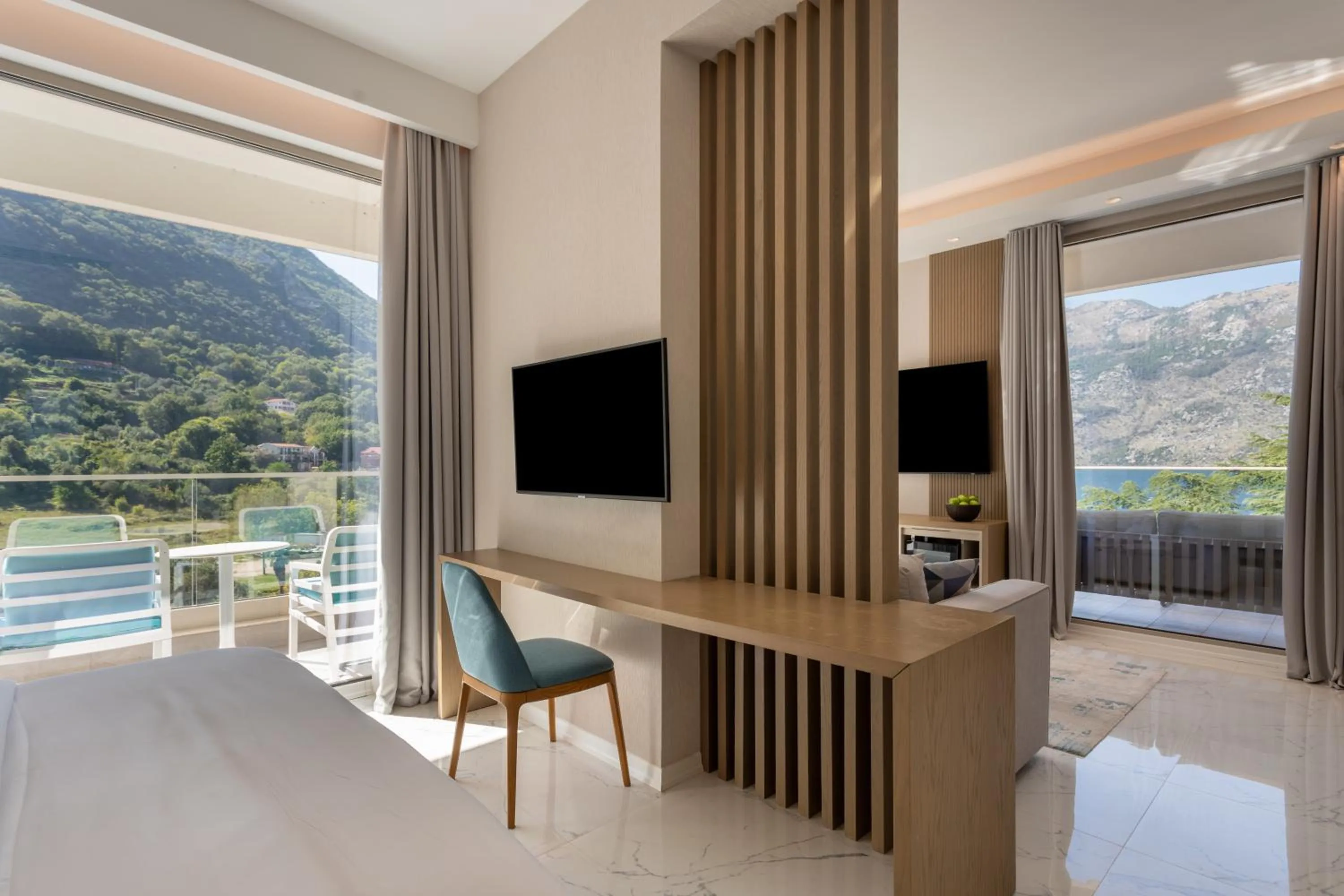TV and multimedia in Hyatt Regency Kotor Bay Resort