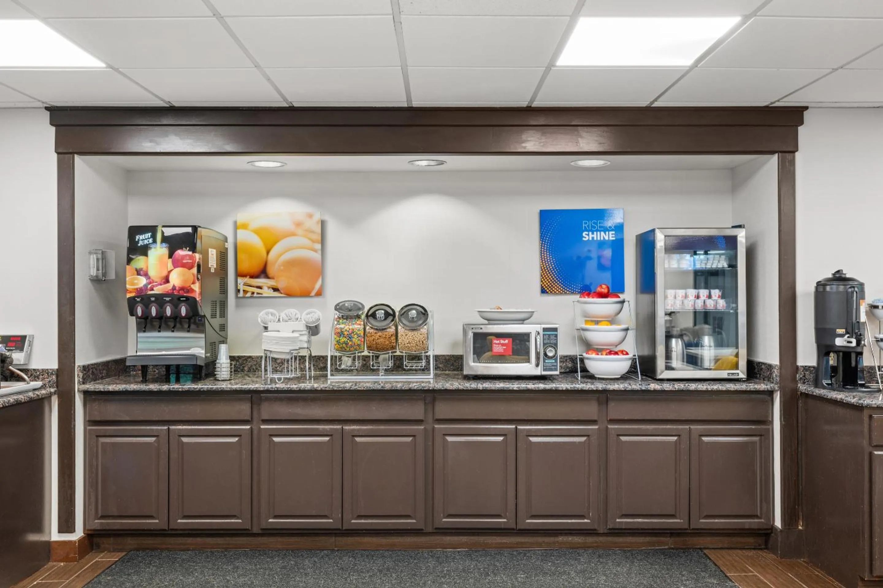 Breakfast in Comfort Suites Near Casinos