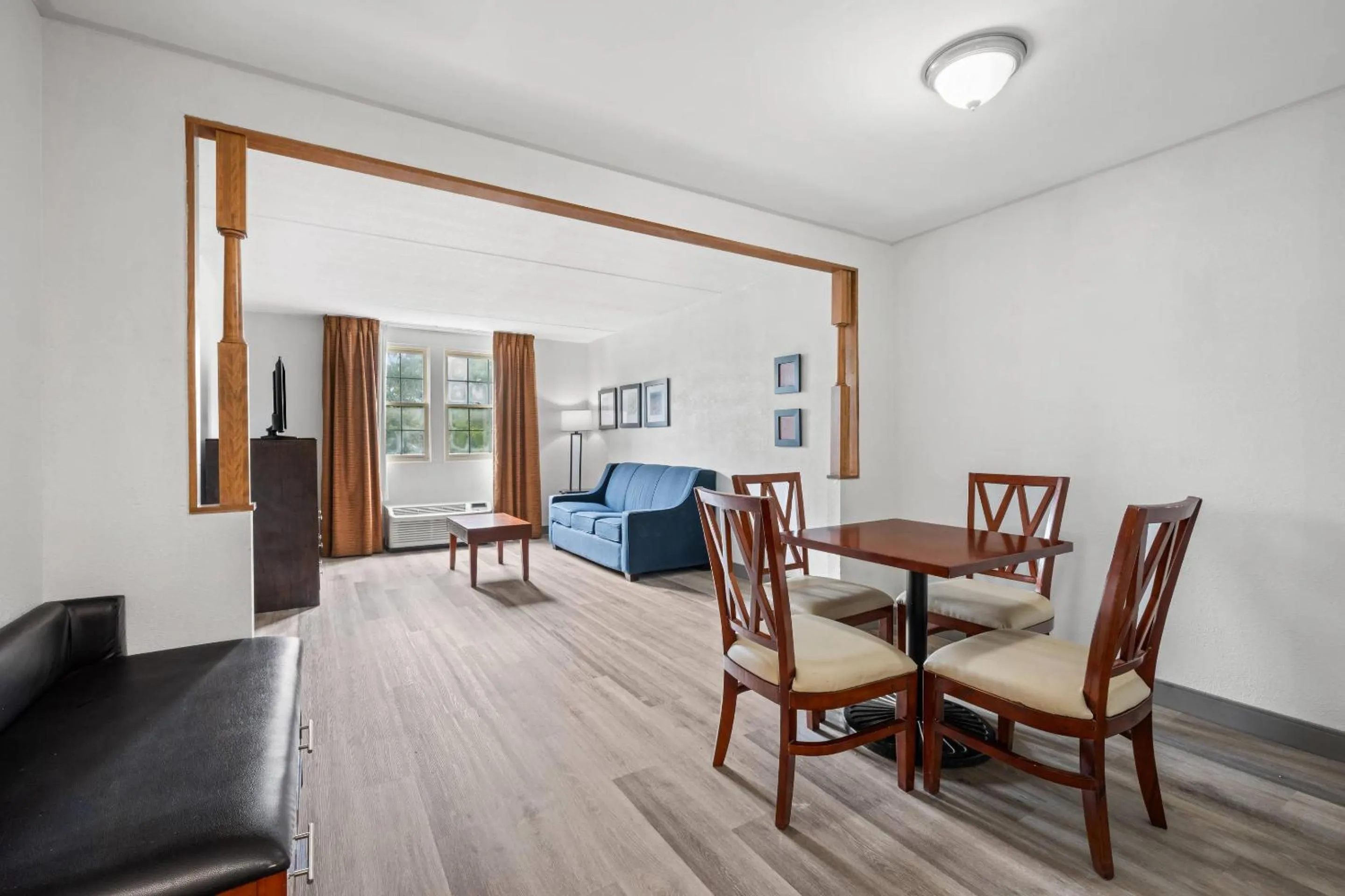 Bedroom in Comfort Suites Near Casinos