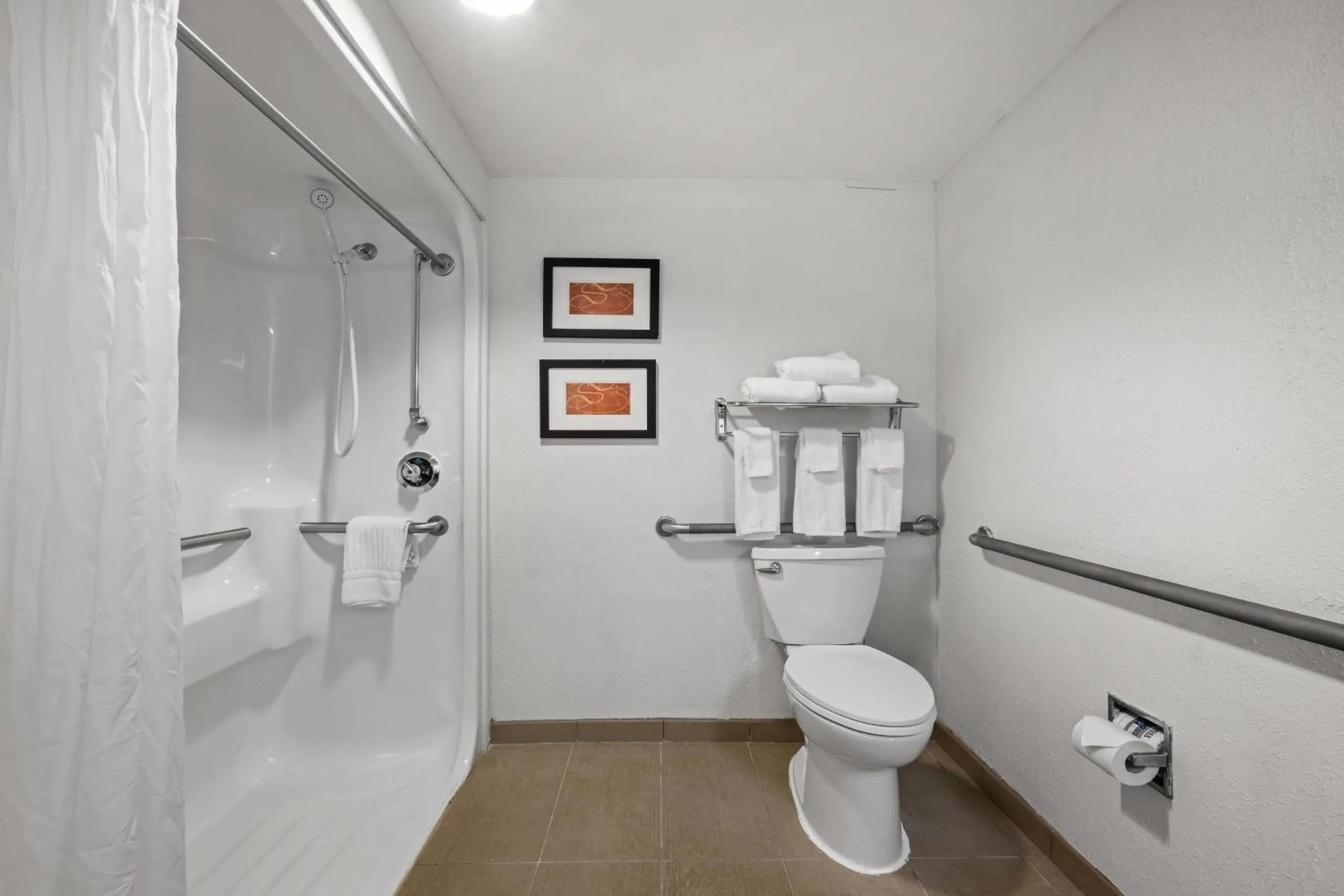 Bedroom in Comfort Suites Near Casinos