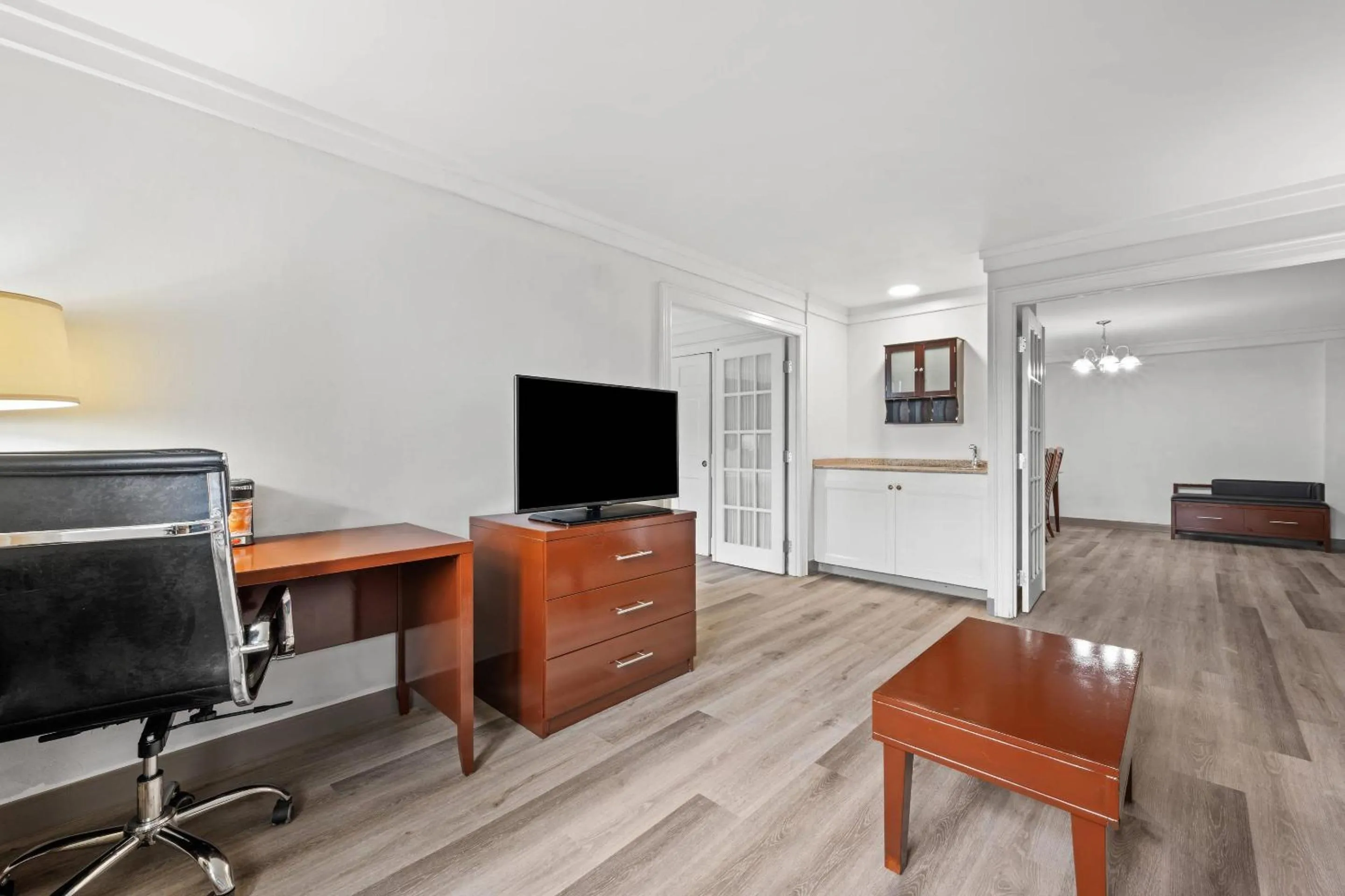 Bedroom in Comfort Suites Near Casinos