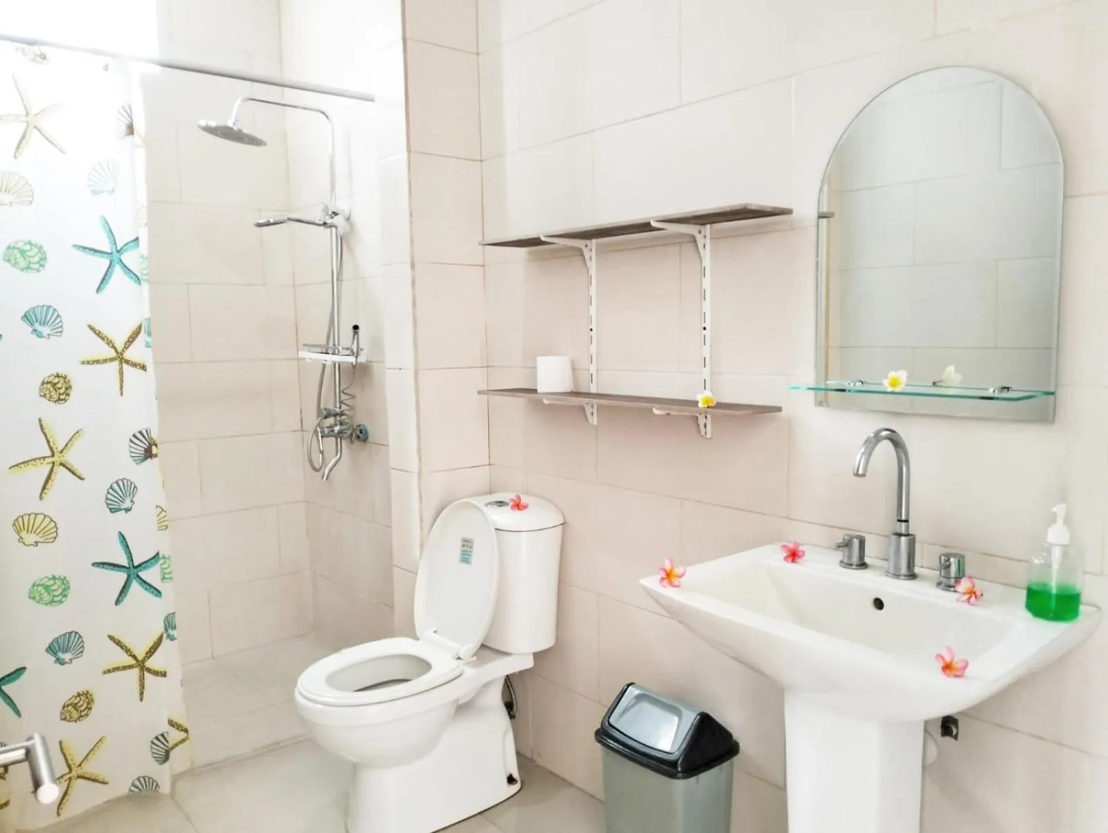 Shower in Sea Star Bali