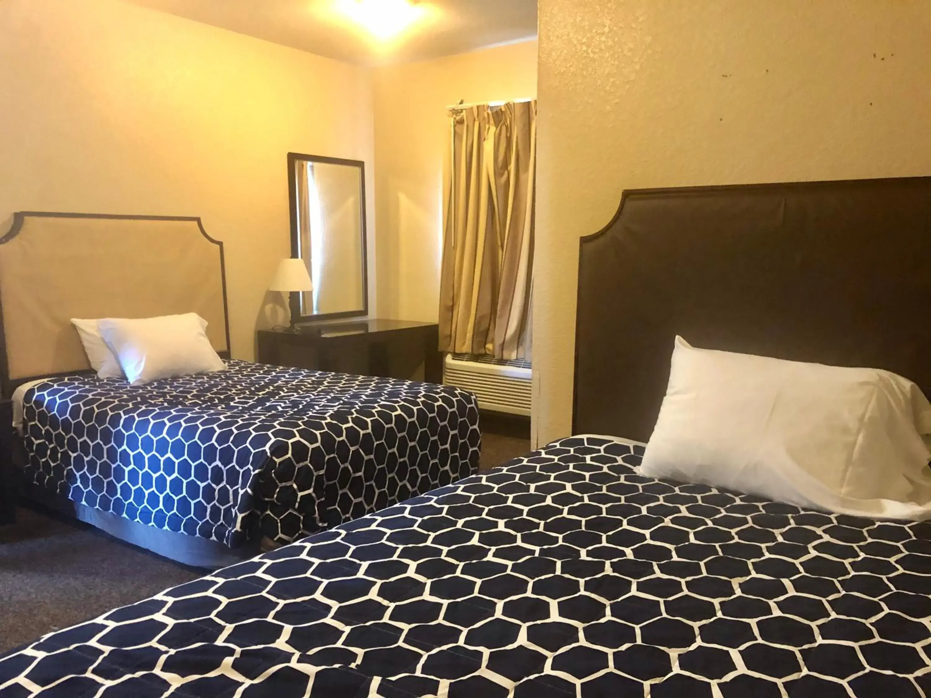 Deluxe Double or Twin Room in Lone Star Inn & Suites Deluxe Double or Twin Room in Lone Star Inn & Suites
