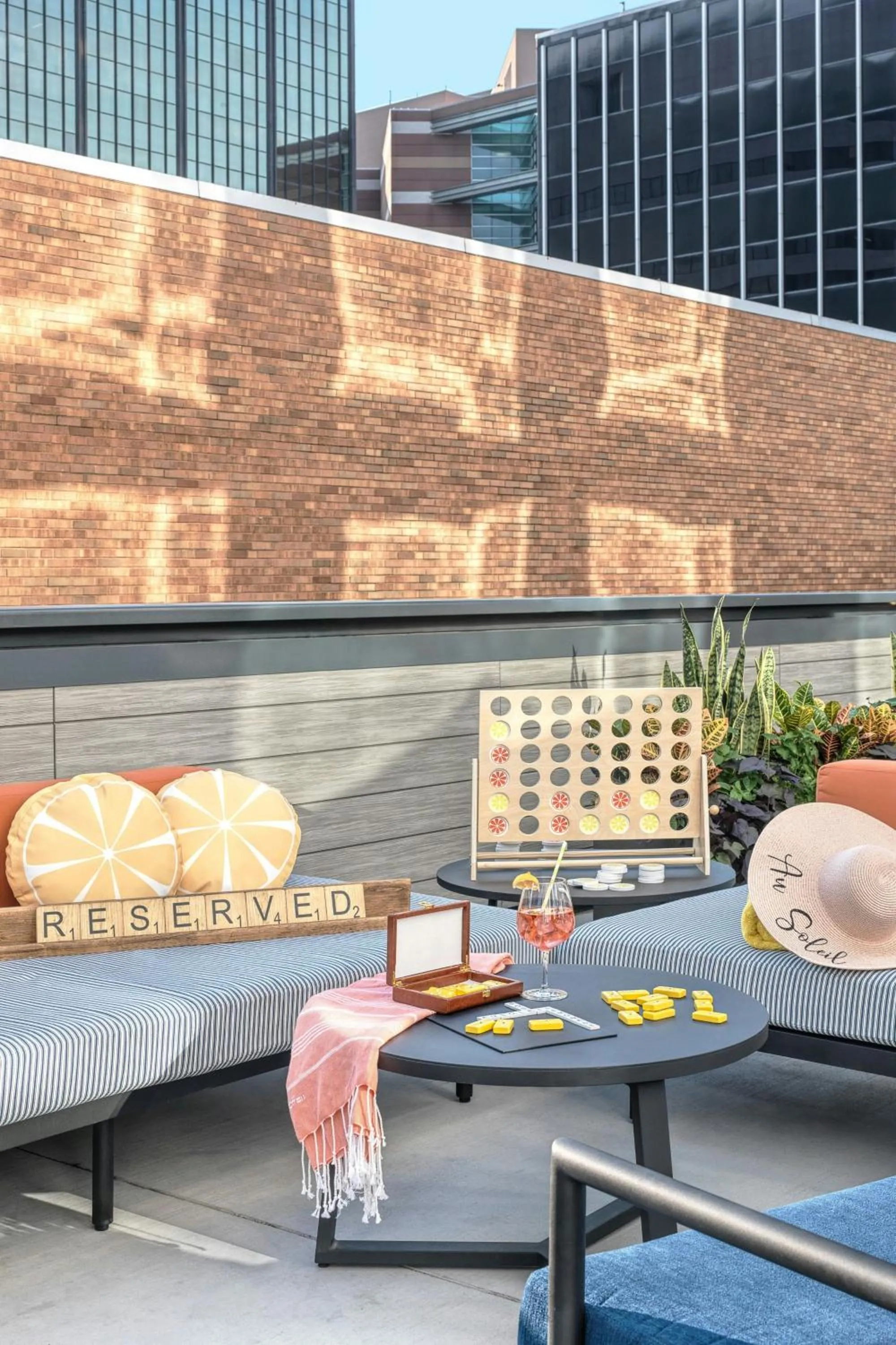 Swimming pool in Le Méridien St. Louis Clayton