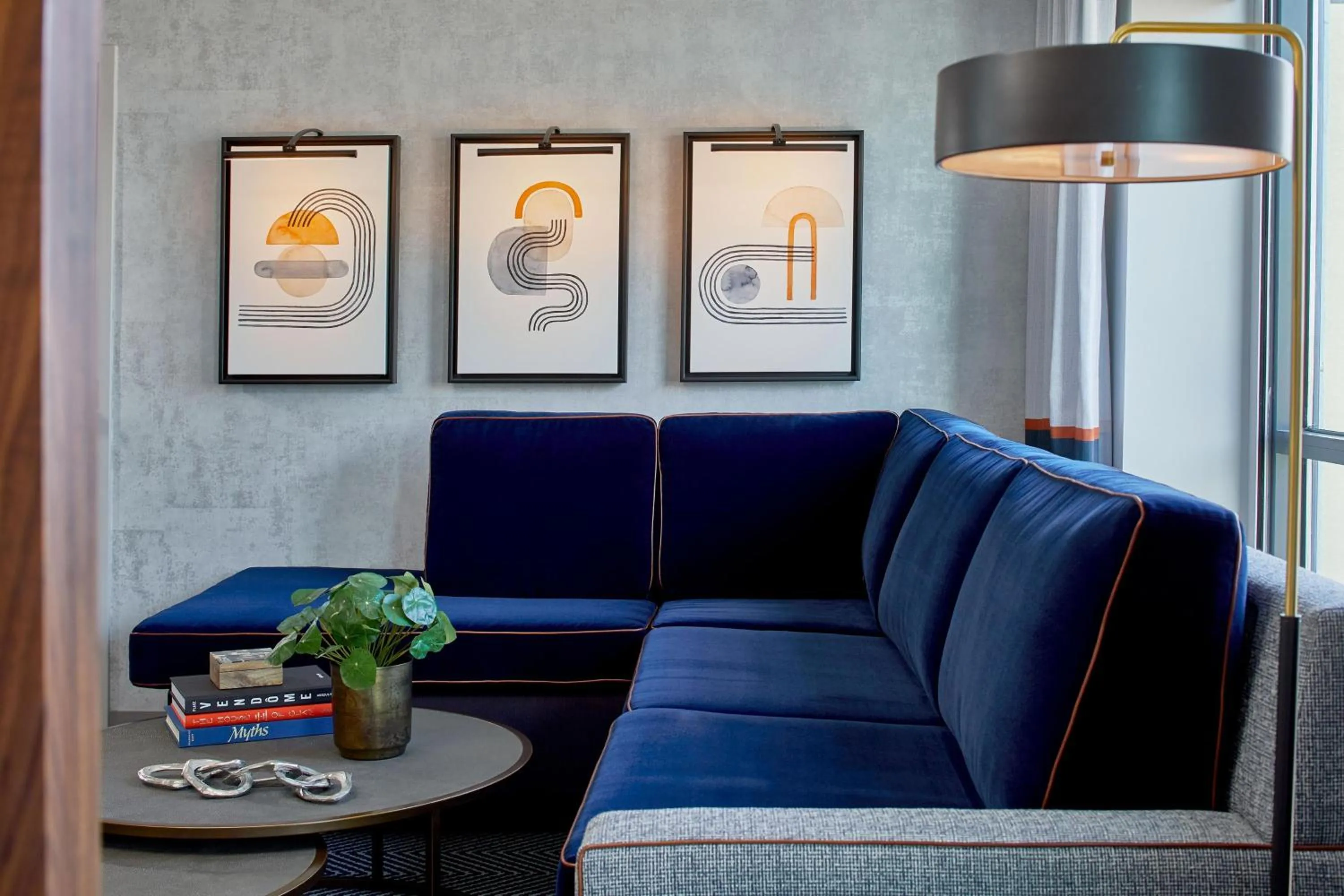 Living room in Le Méridien St. Louis Clayton