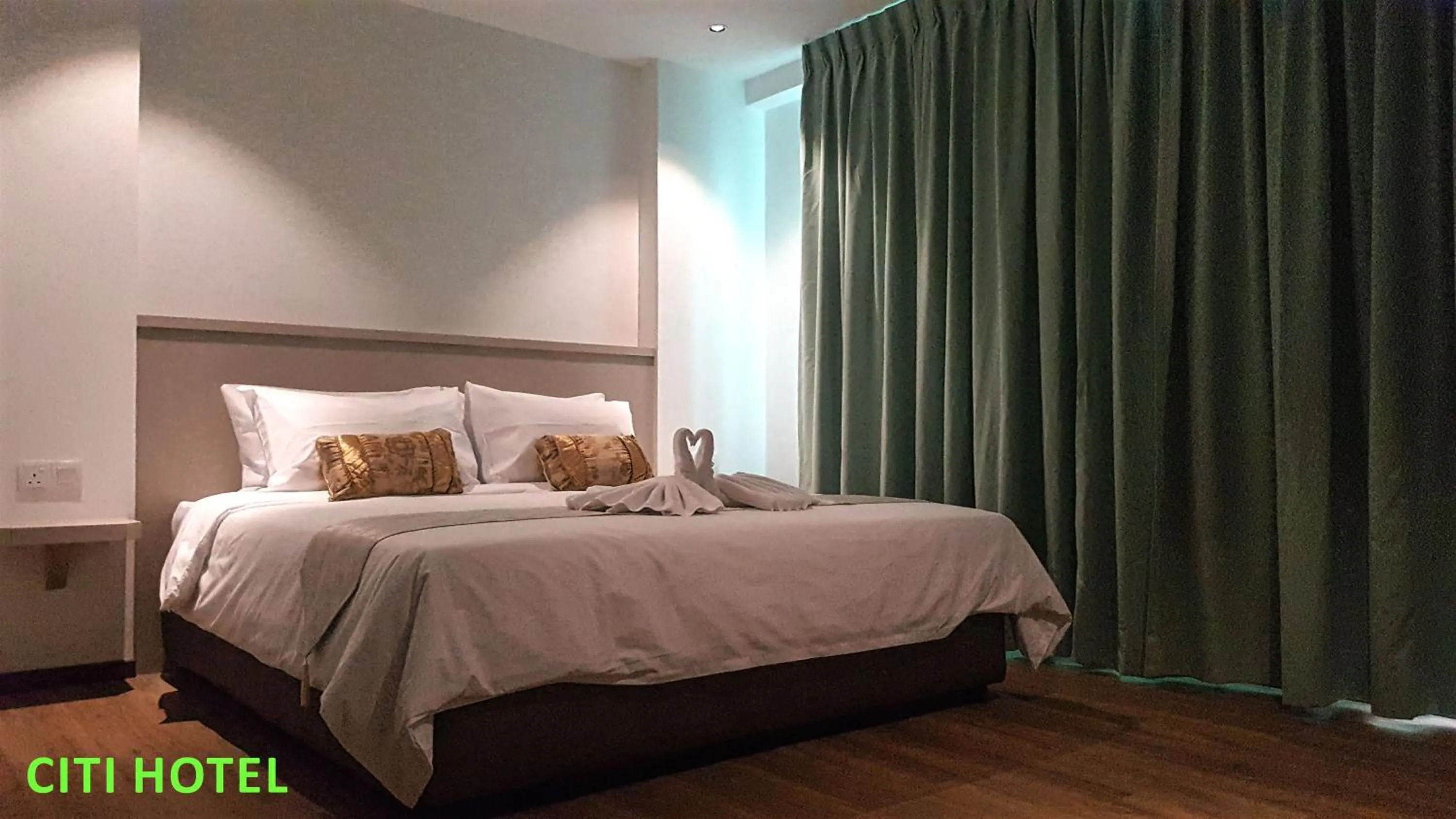 Bedroom, Bed in Citi Hotel