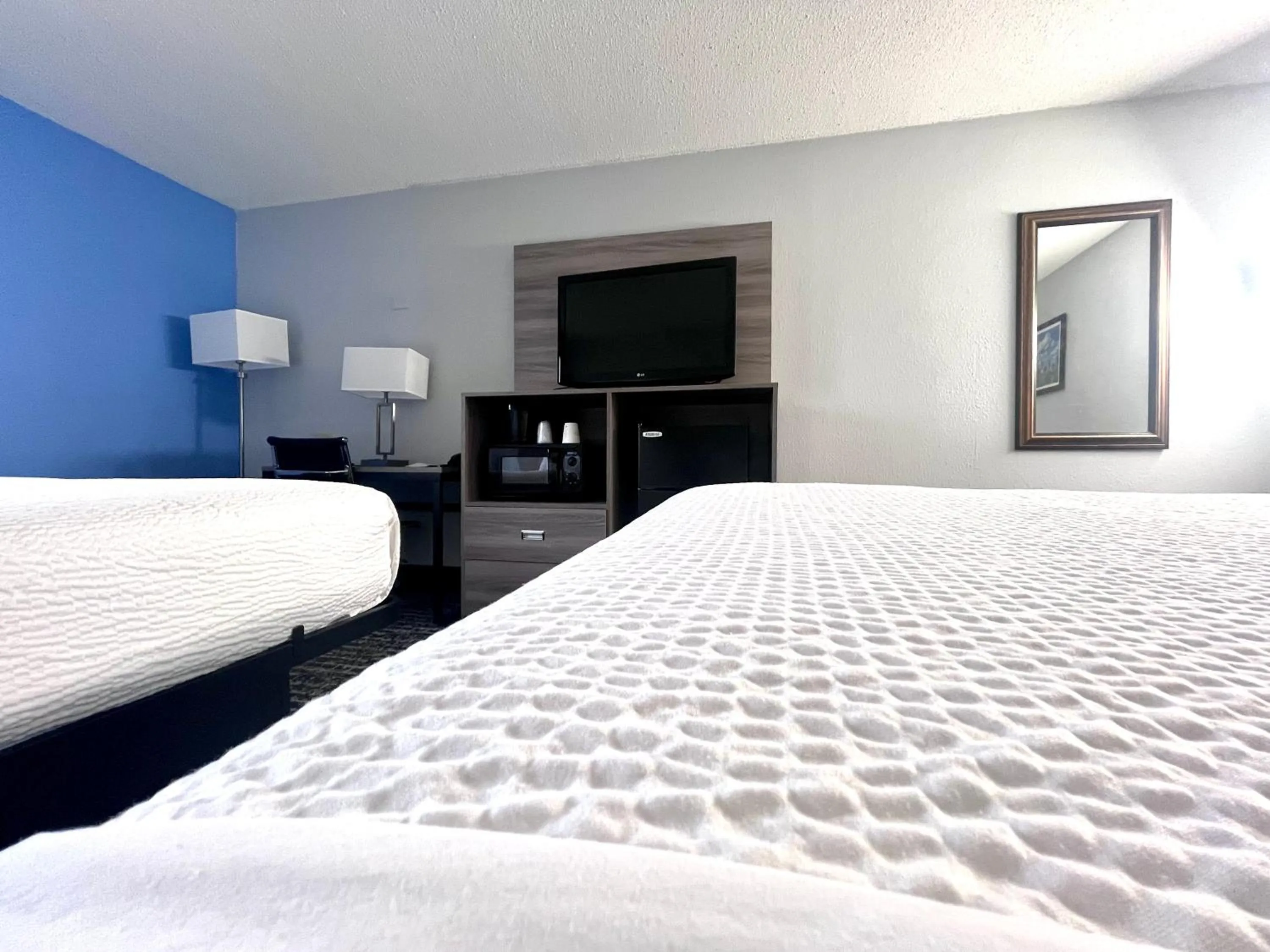 TV and multimedia, Bed in Baymont by Wyndham Indianapolis South