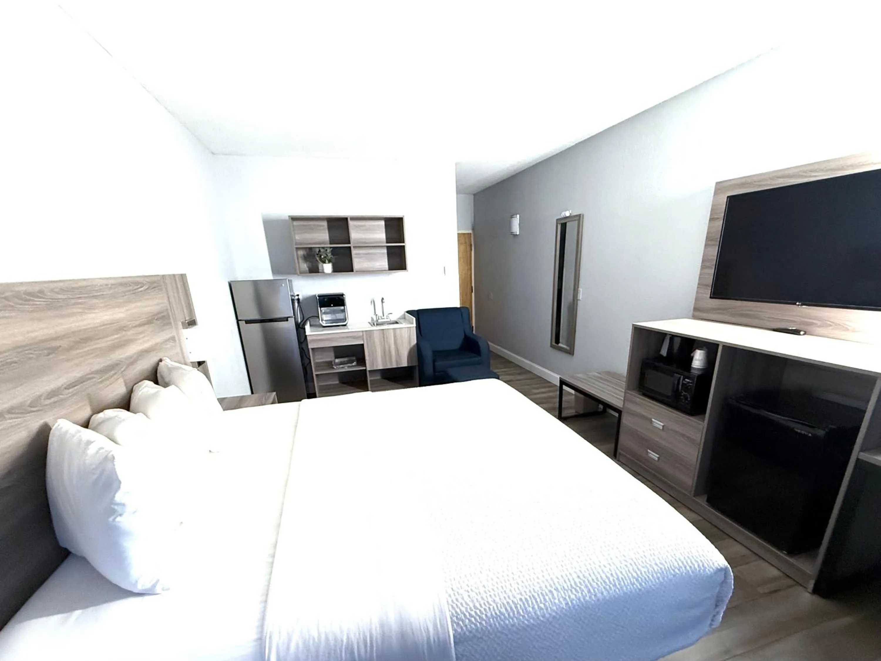 Bed in Baymont by Wyndham Indianapolis South