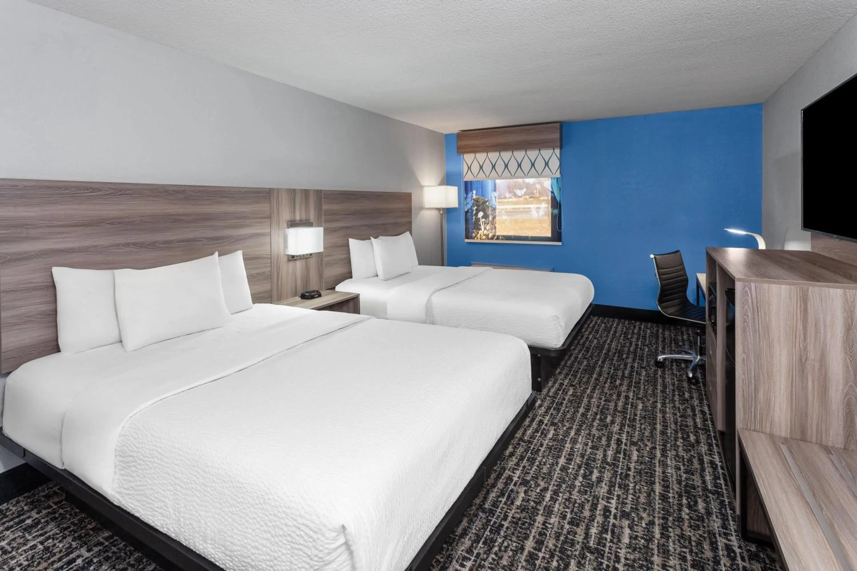 Photo of the whole room, Bed in Baymont by Wyndham Indianapolis South