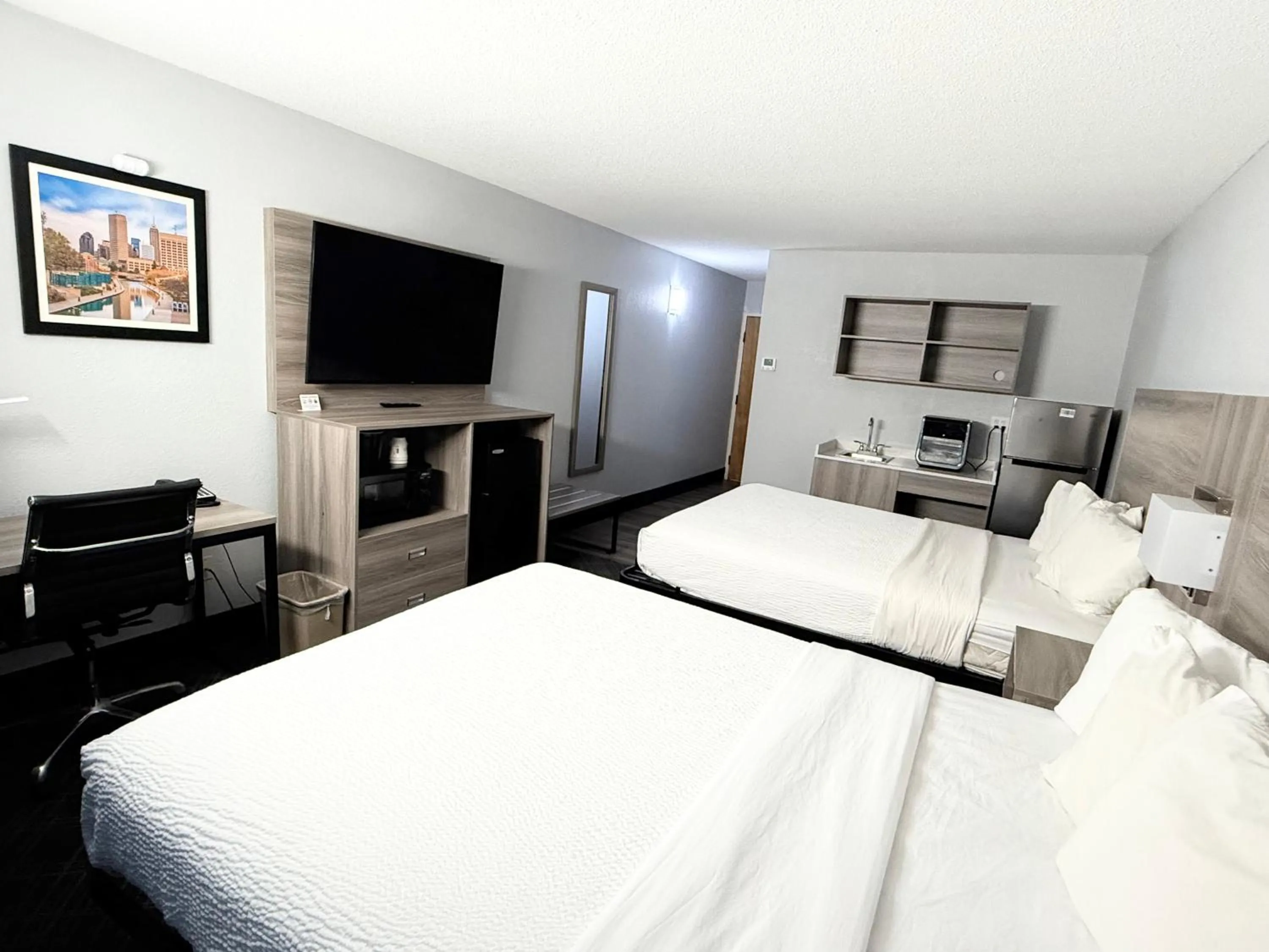 Kitchen or kitchenette, Bed in Baymont by Wyndham Indianapolis South