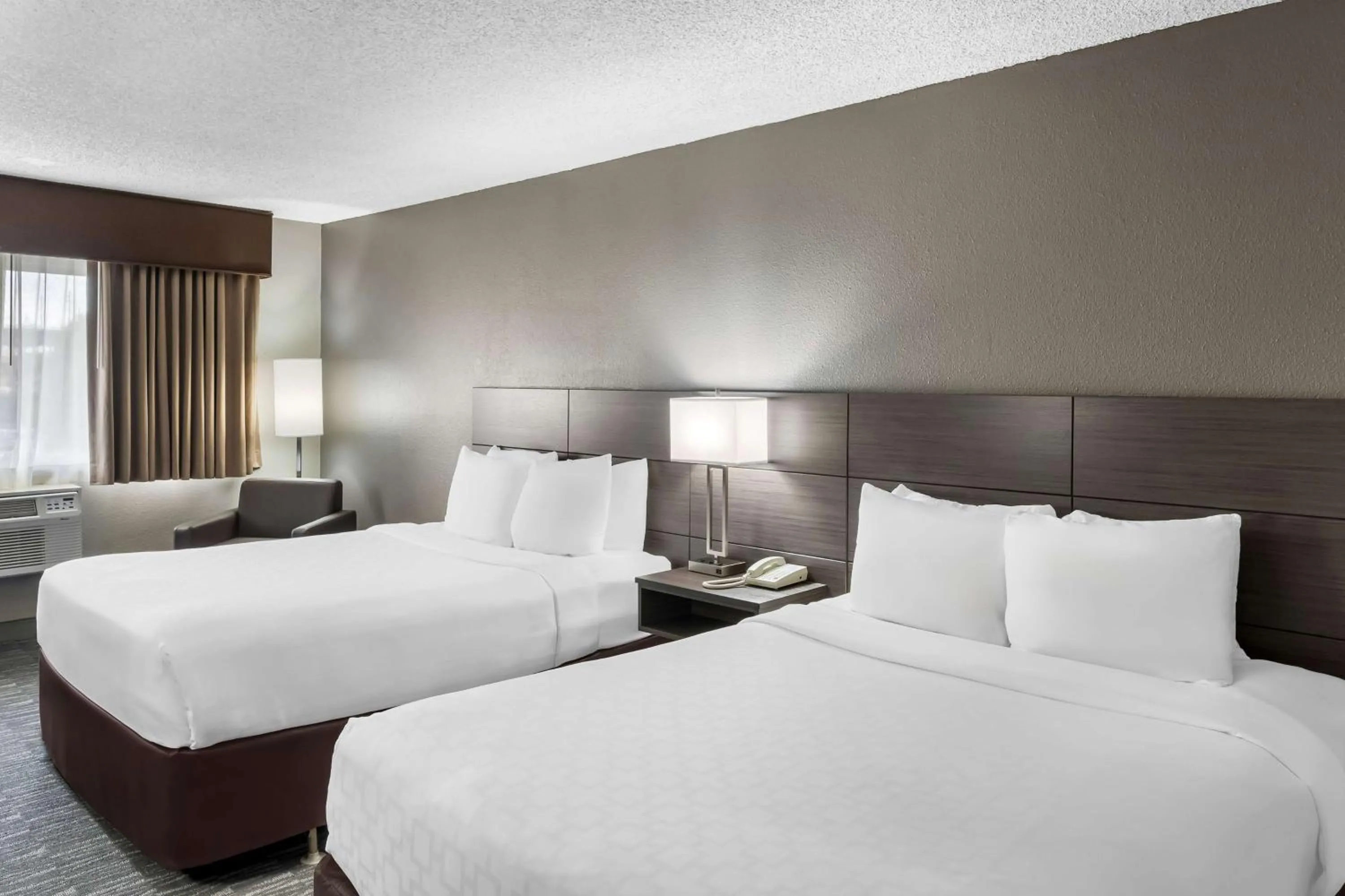 Bedroom, Bed in SureStay Hotel by Best Western SeaTac Airport North