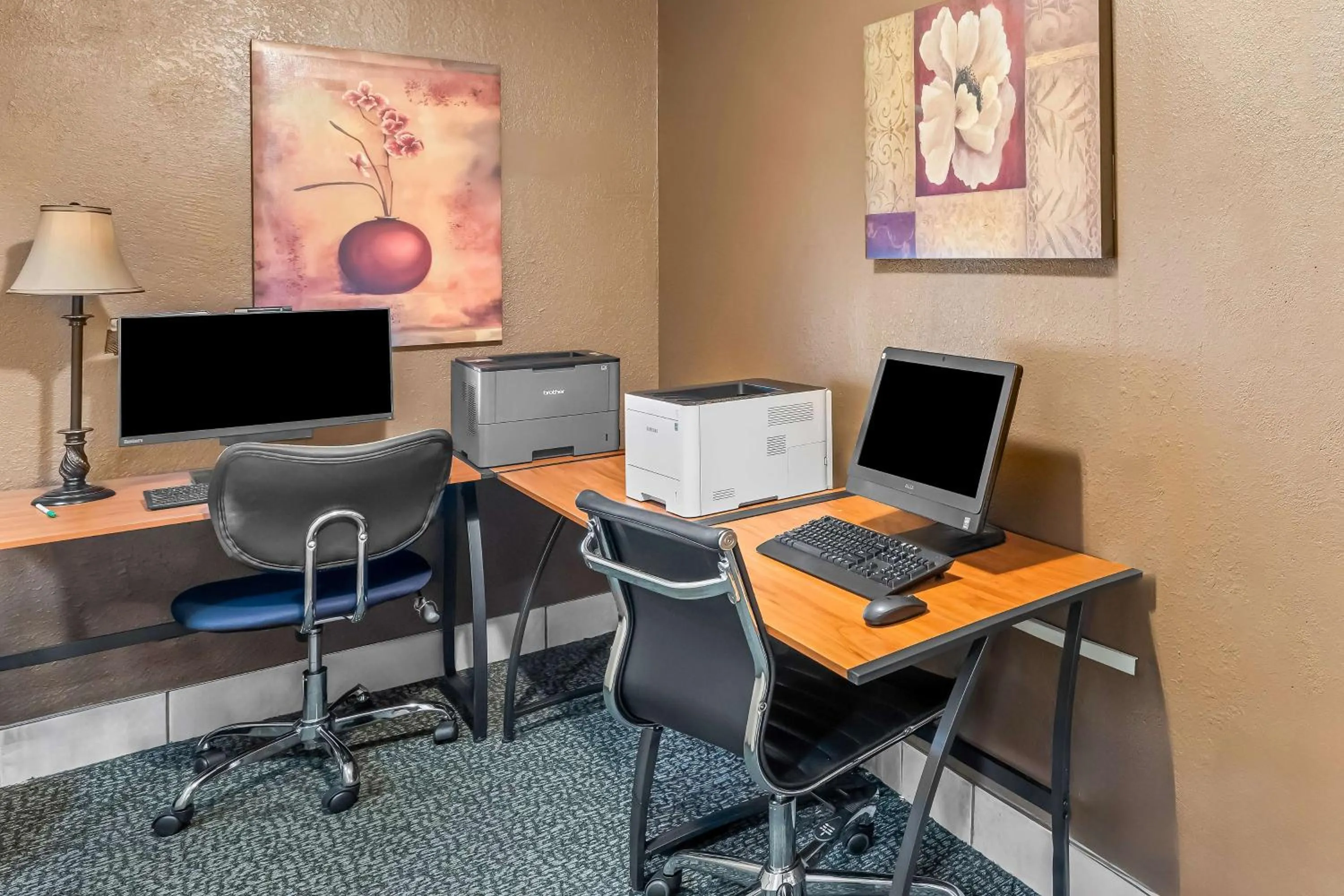 Business facilities in SureStay Hotel by Best Western SeaTac Airport North