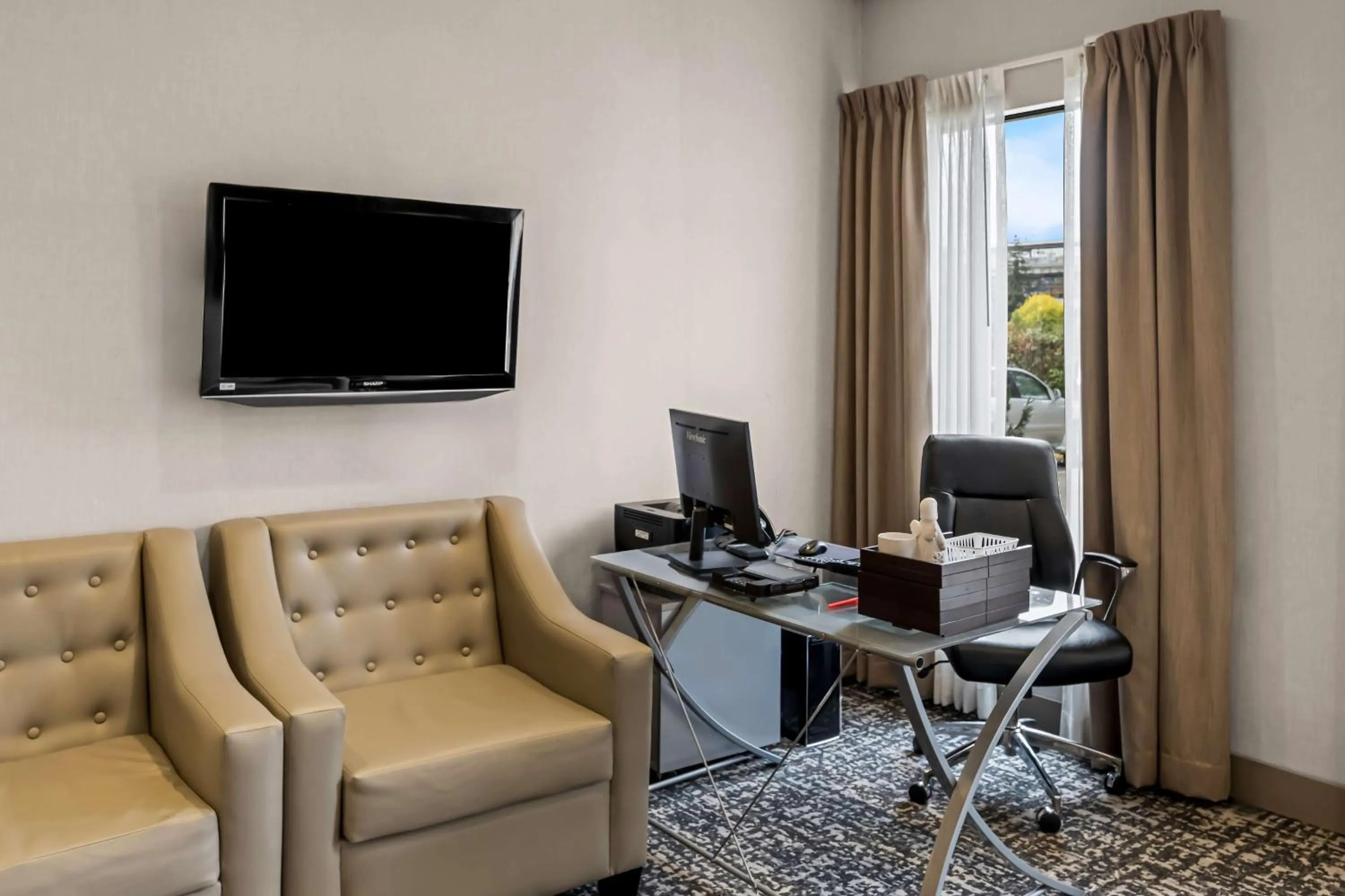 Lobby or reception in SureStay Hotel by Best Western SeaTac Airport North