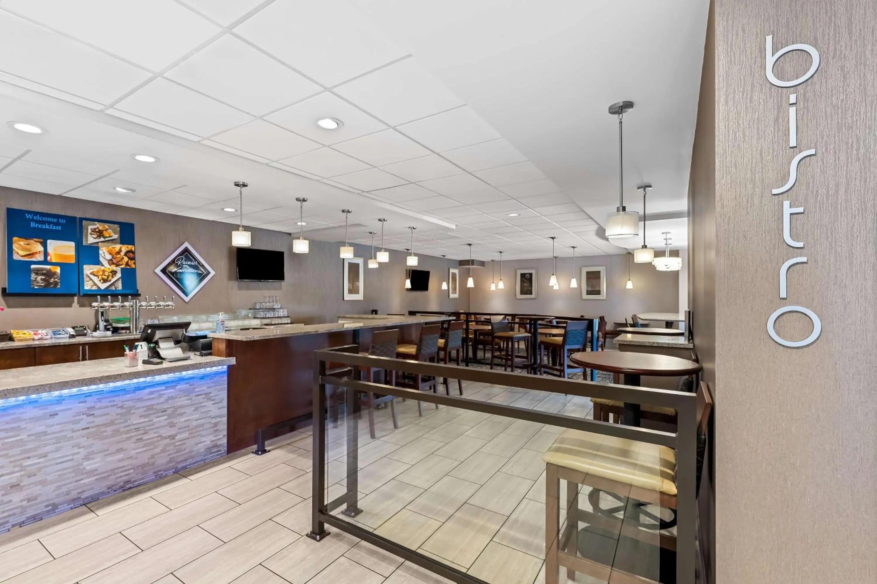Restaurant/places to eat in SureStay Hotel by Best Western SeaTac Airport North