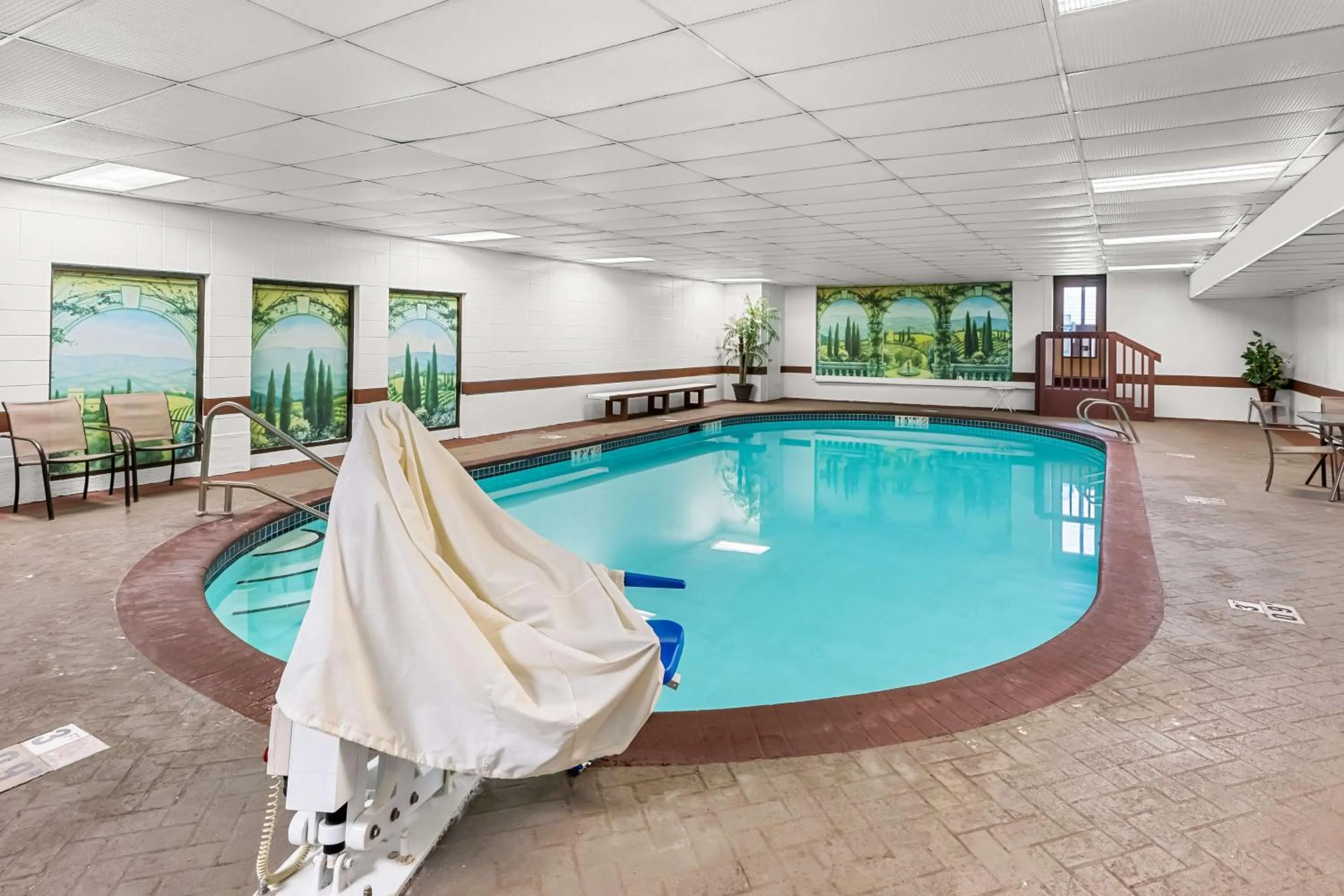 Pool view in SureStay Hotel by Best Western SeaTac Airport North