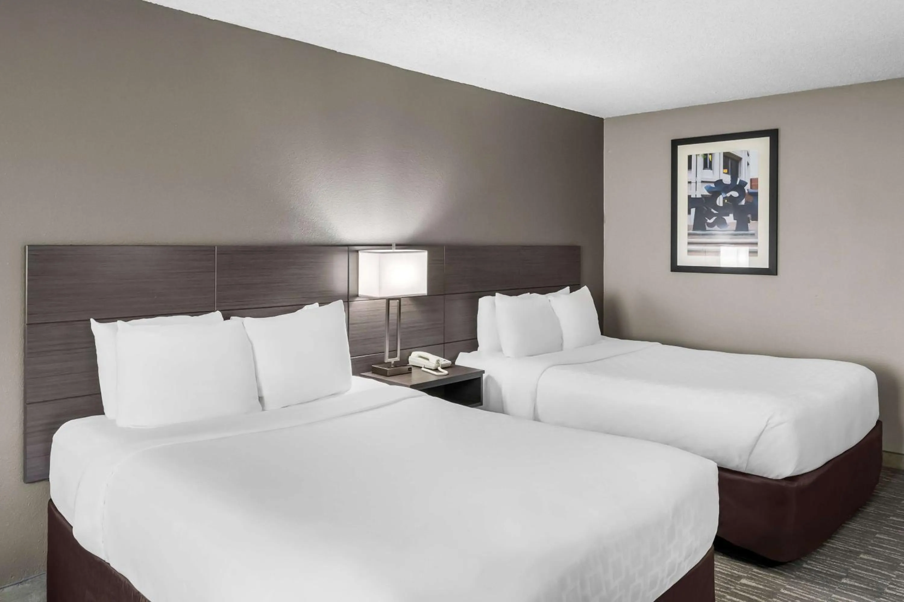 Bedroom, Bed in SureStay Hotel by Best Western SeaTac Airport North