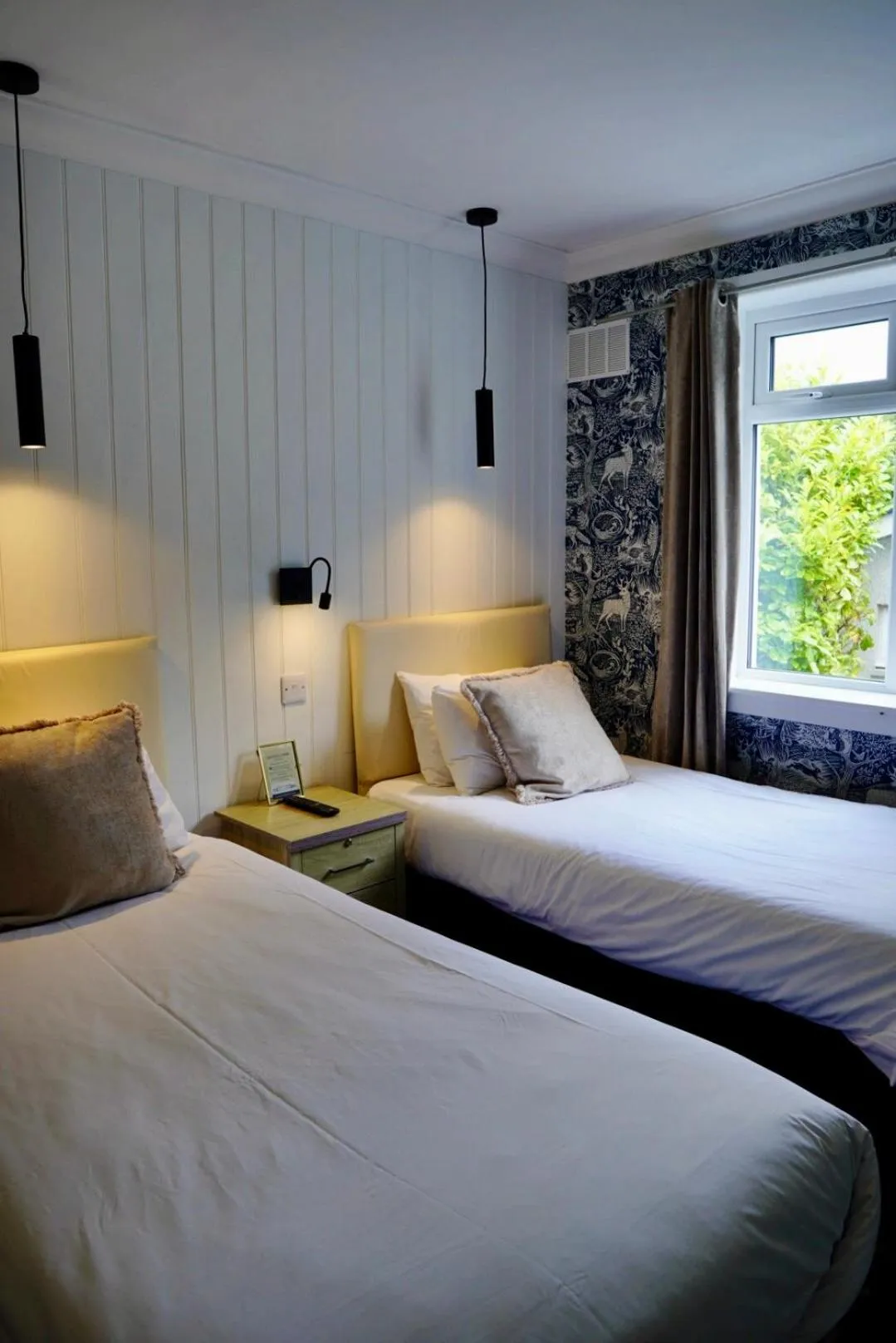 Bed in Lochnell Arms Hotel