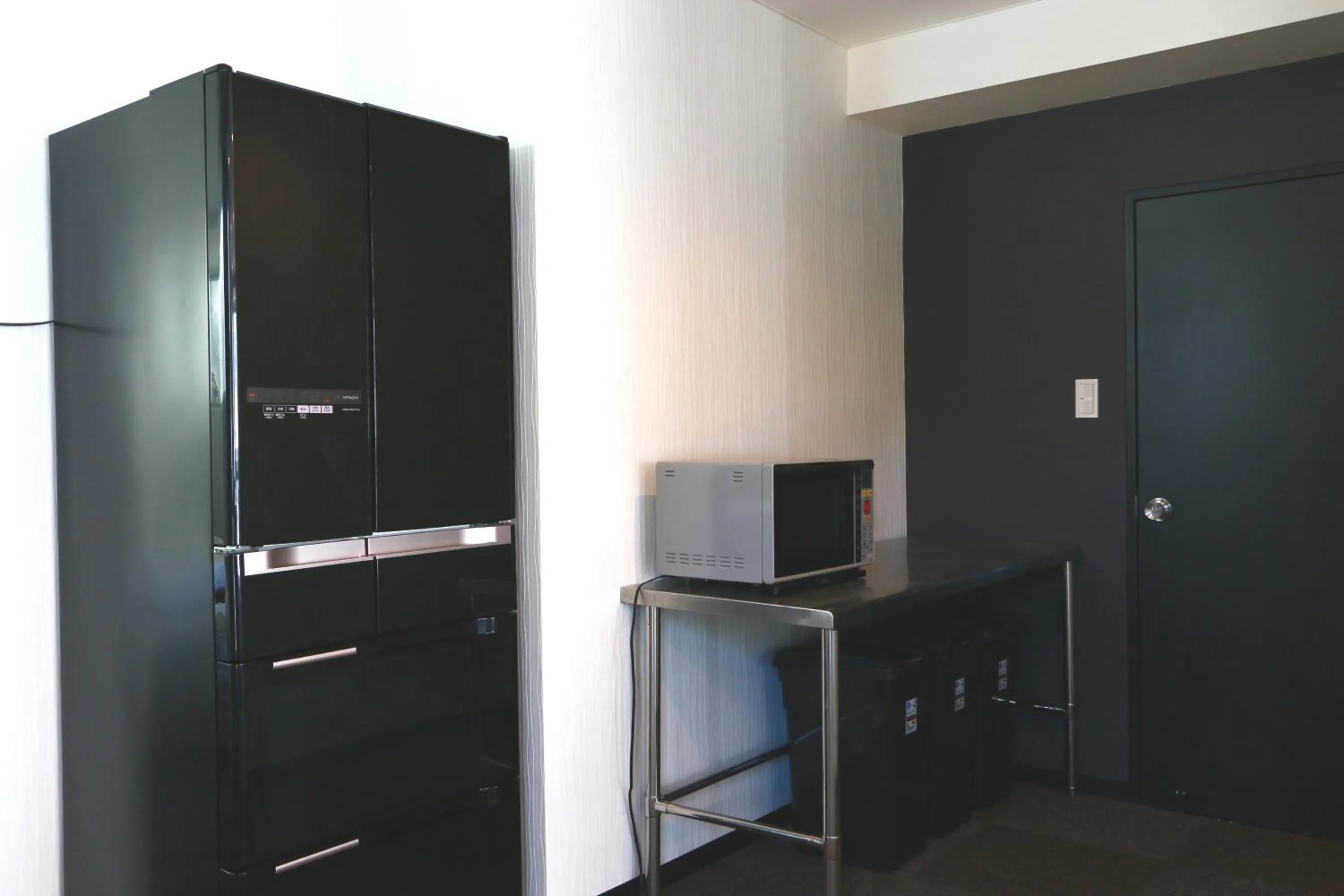 Kitchen or kitchenette, TV/Entertainment Center in OceanFront YAHAN