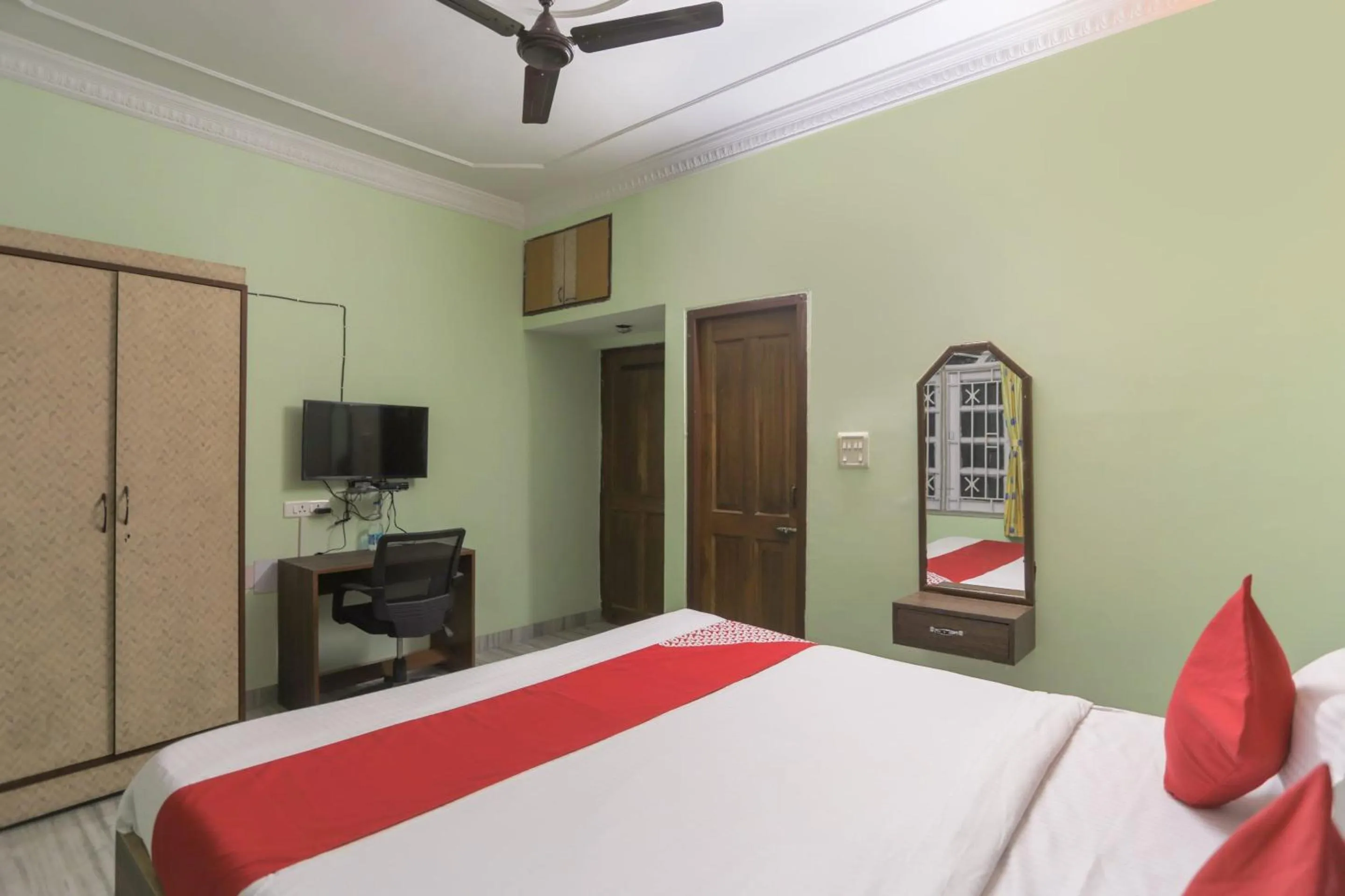 Bedroom, Bed in Hotel O Ma Kali Guest House