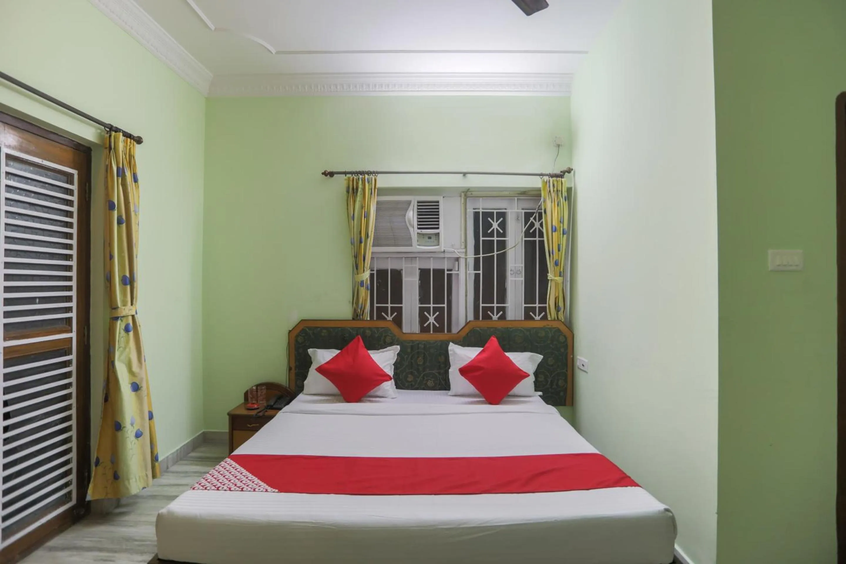 Facade/entrance, Bed in Hotel O Ma Kali Guest House