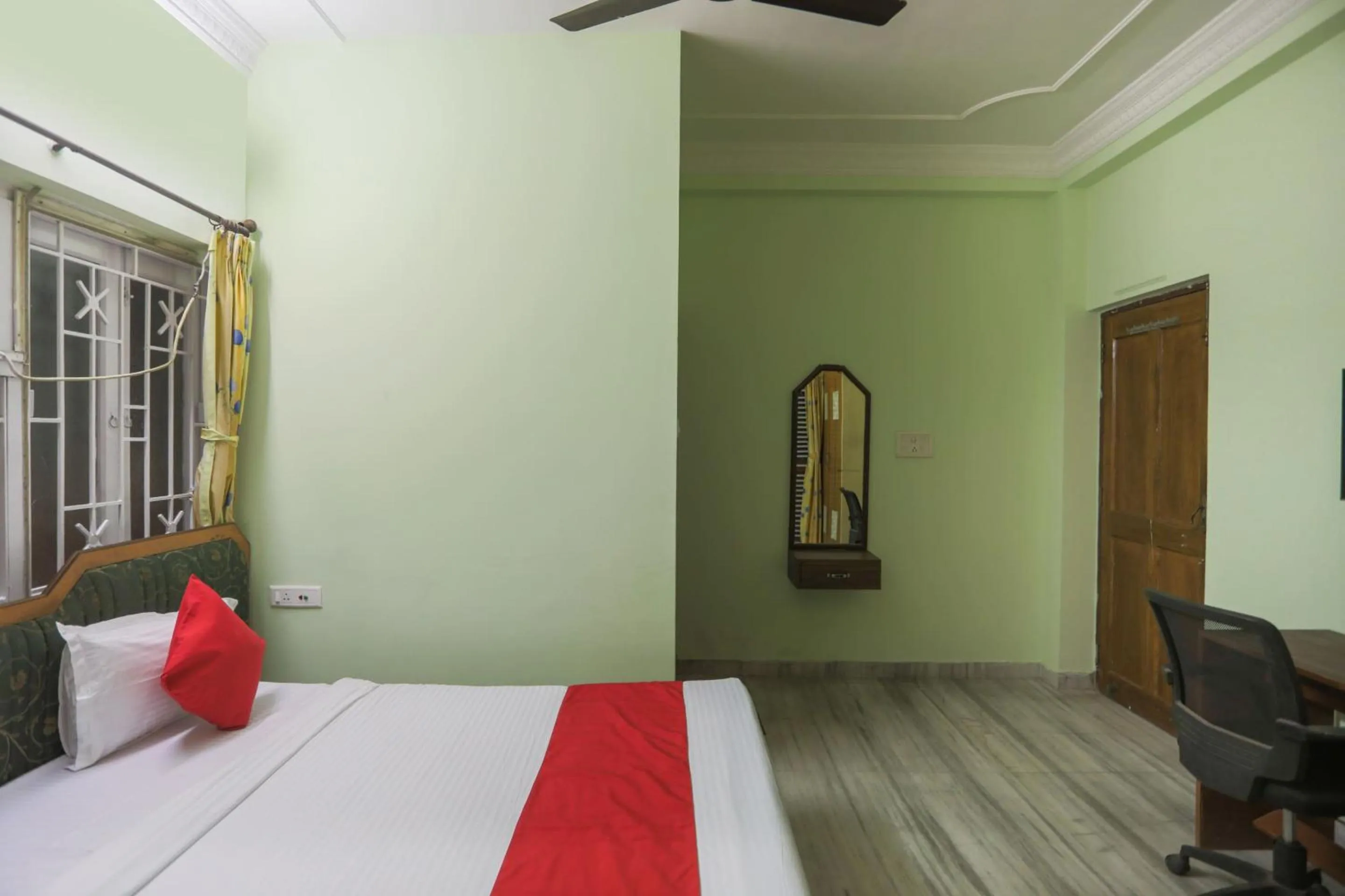 Bedroom, Bed in Hotel O Ma Kali Guest House