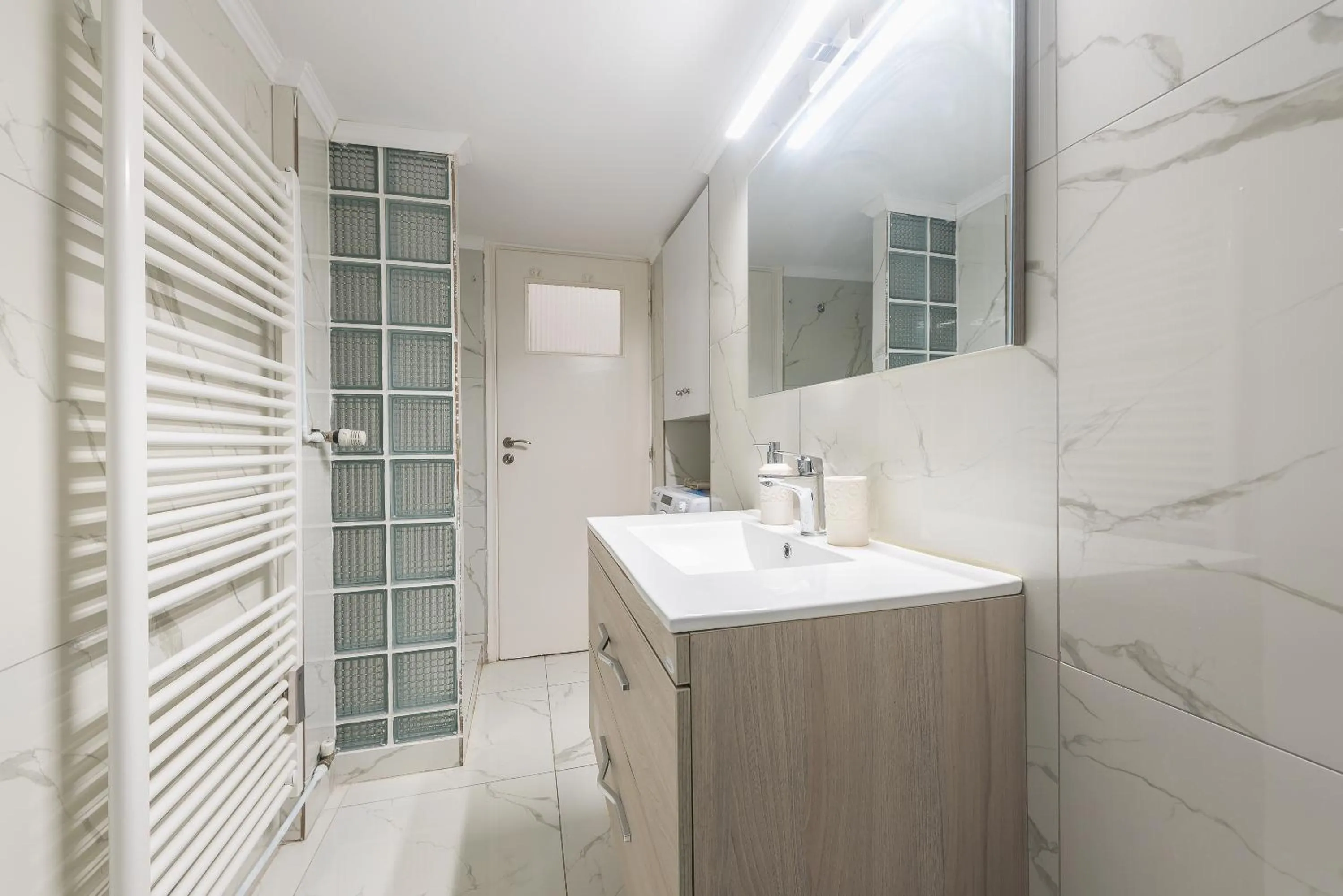 Victoria Queens Suites Apartments