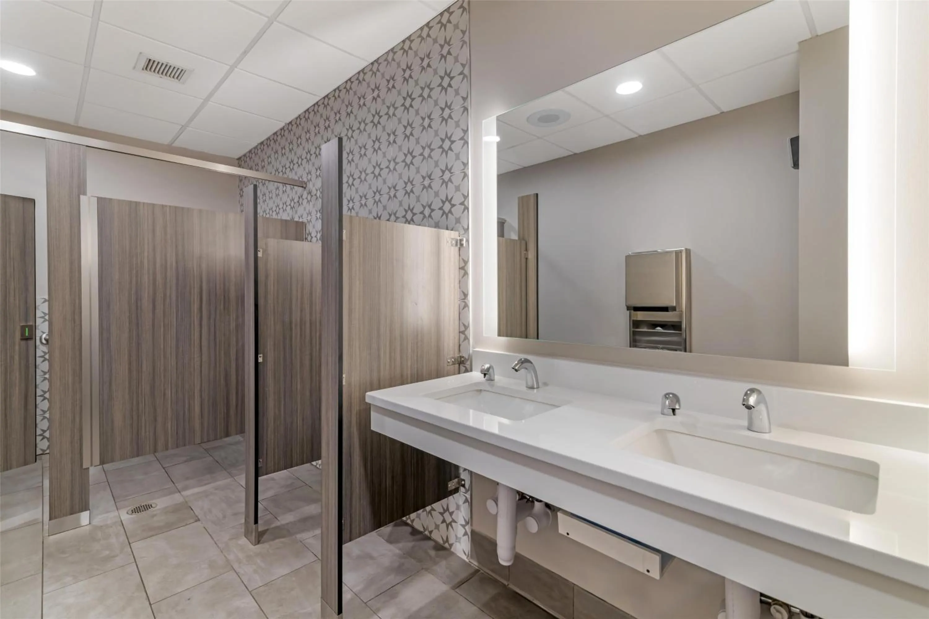 Lounge or bar in Best Western Royal Plaza Hotel and Trade Center