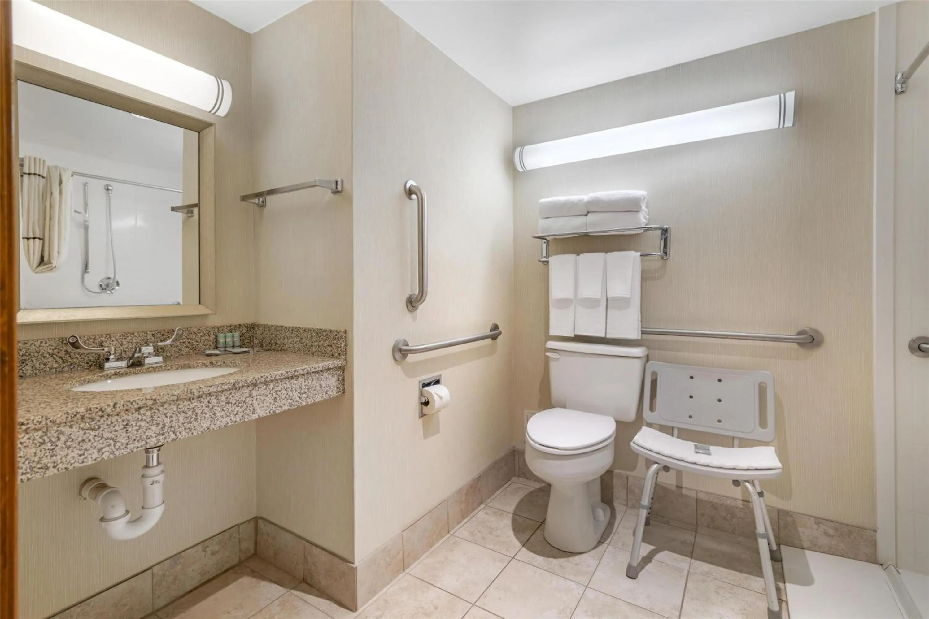 Bathroom in Best Western Royal Plaza Hotel and Trade Center