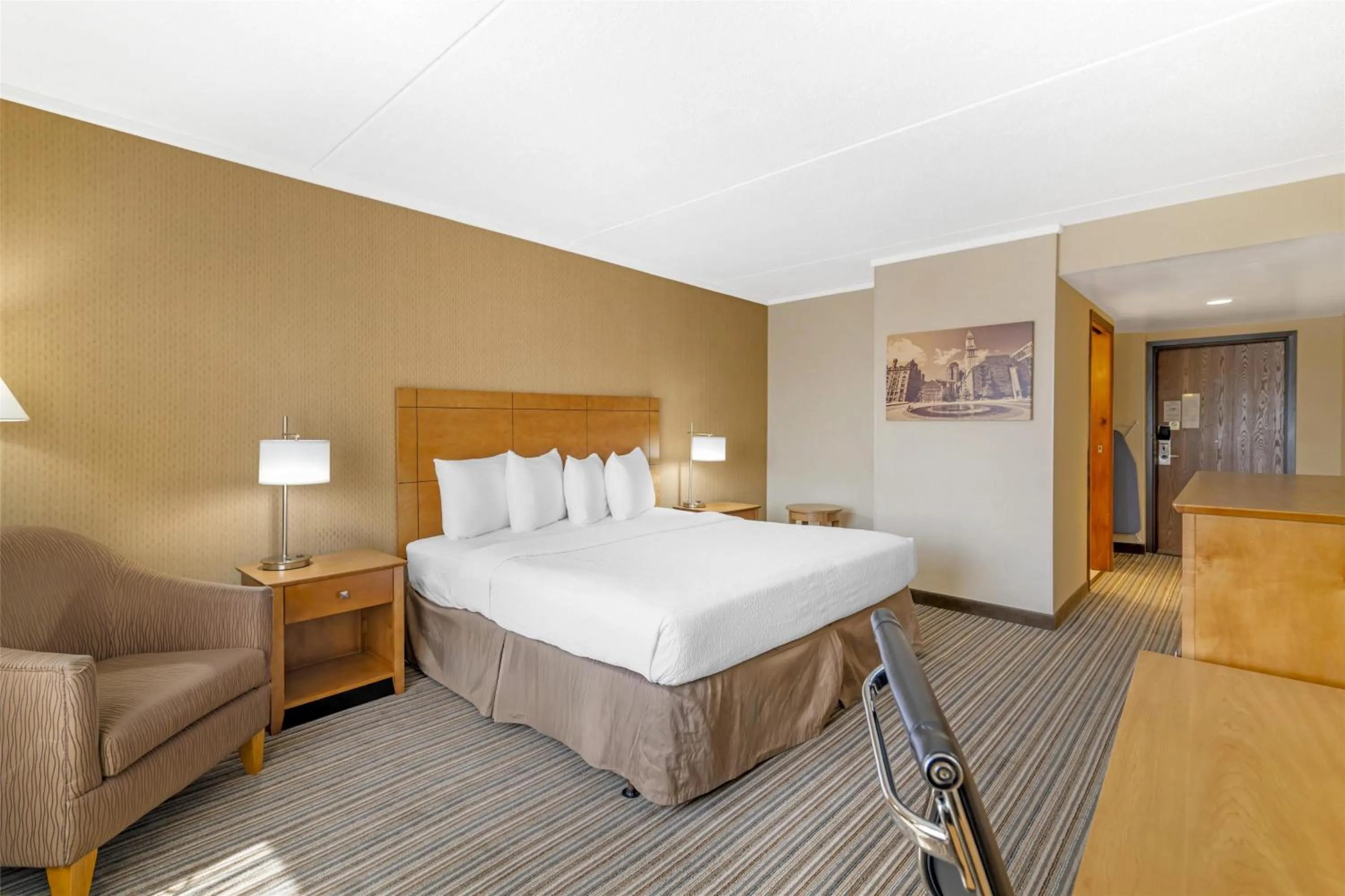 Bedroom, Bed in Best Western Royal Plaza Hotel and Trade Center