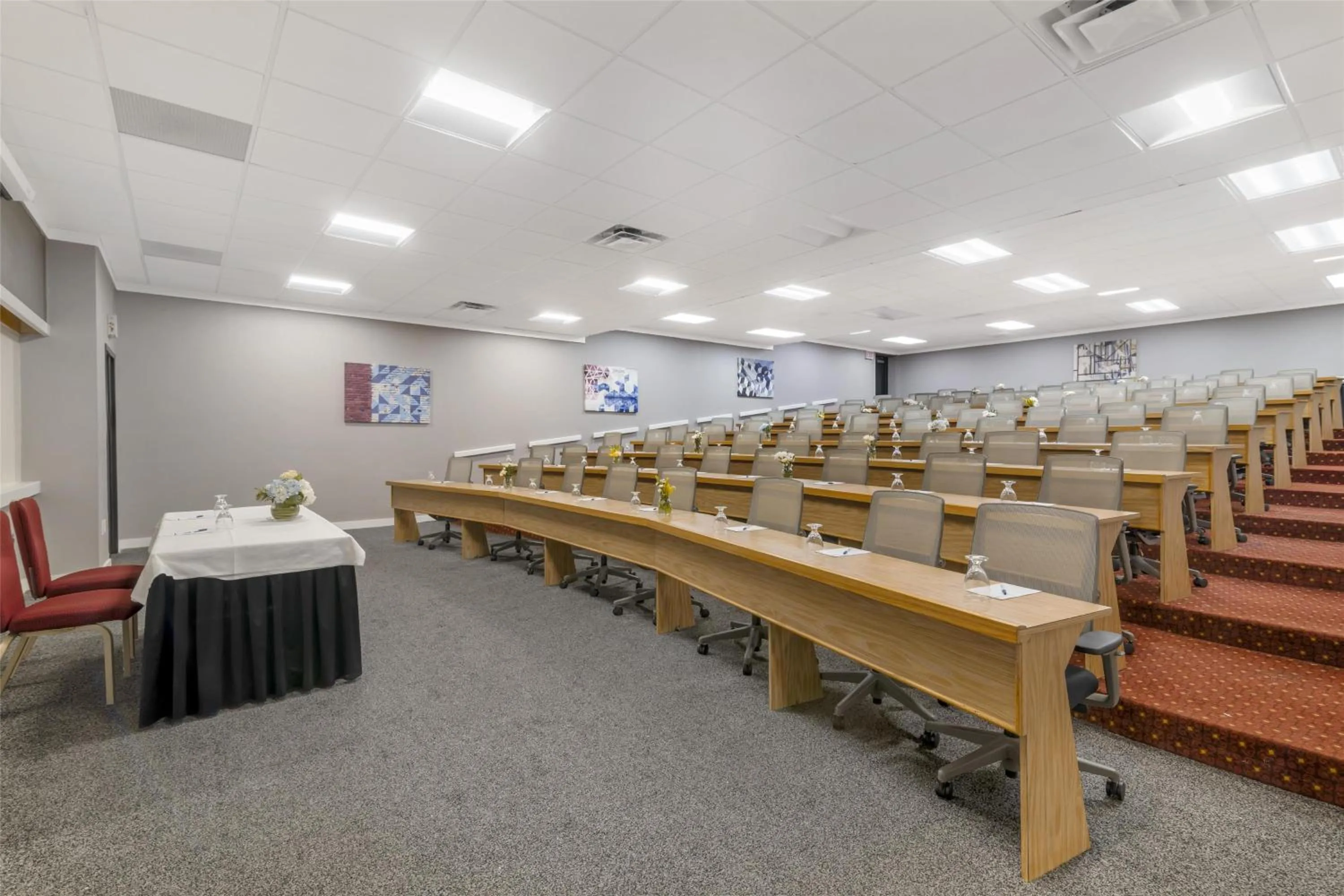 Meeting/conference room in Best Western Royal Plaza Hotel and Trade Center