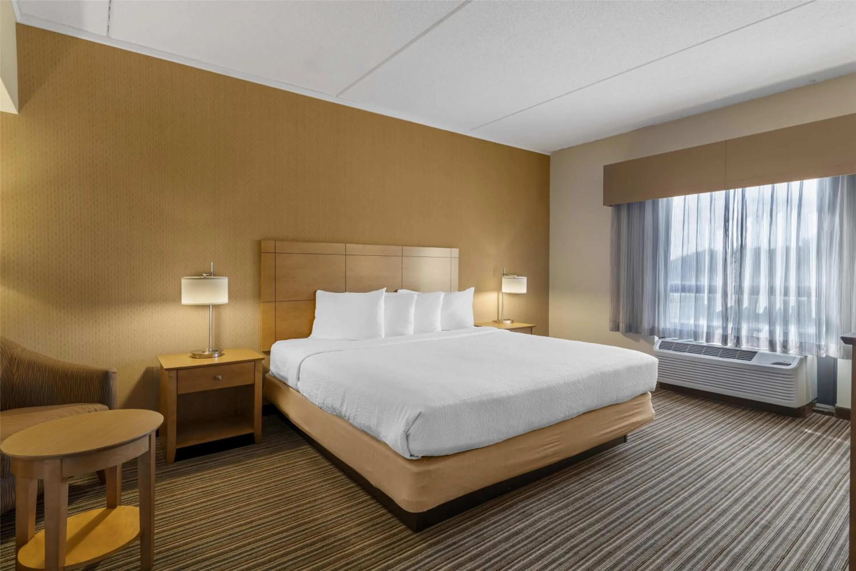 Bedroom, Bed in Best Western Royal Plaza Hotel and Trade Center