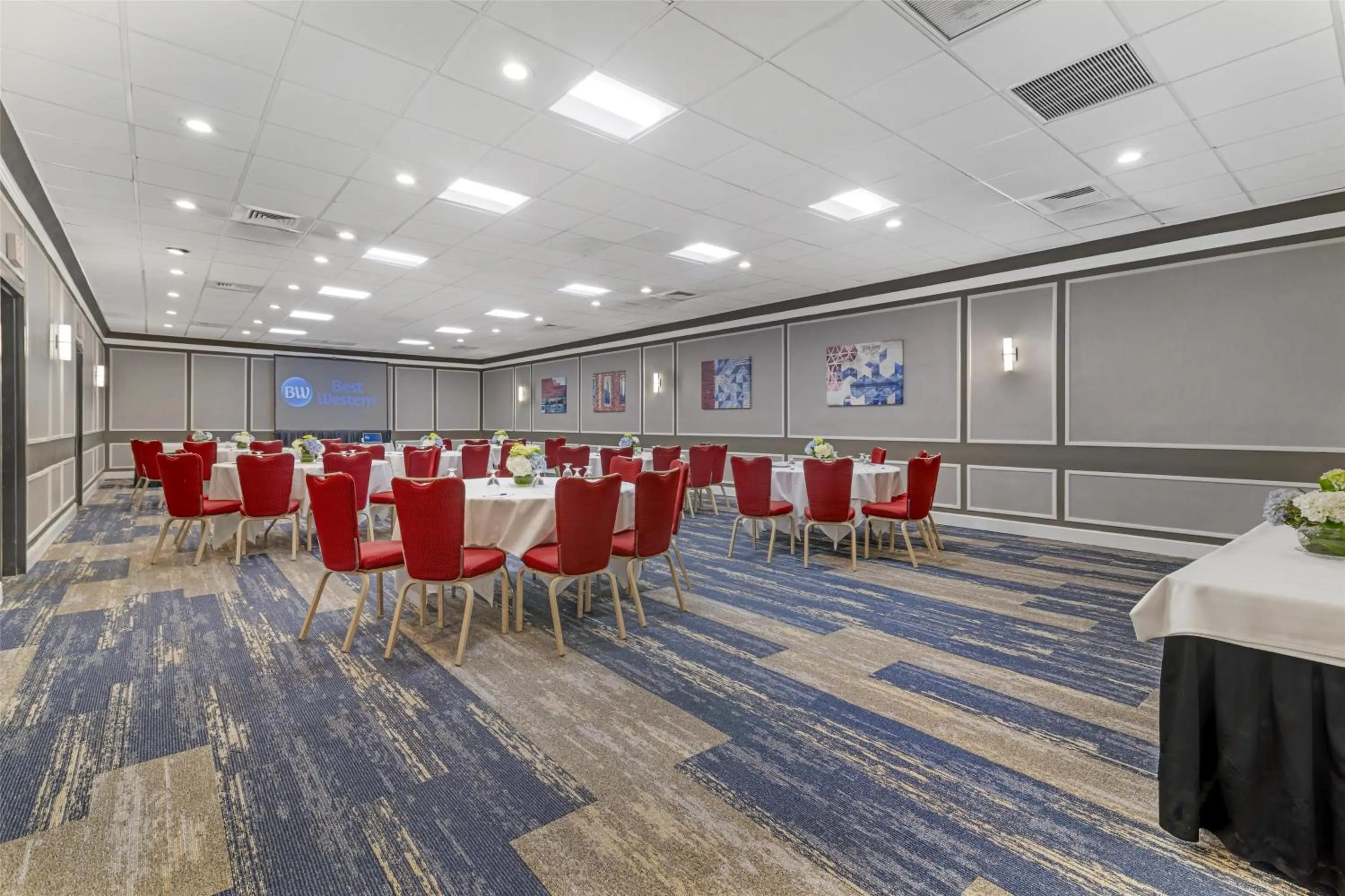 Meeting/conference room in Best Western Royal Plaza Hotel and Trade Center