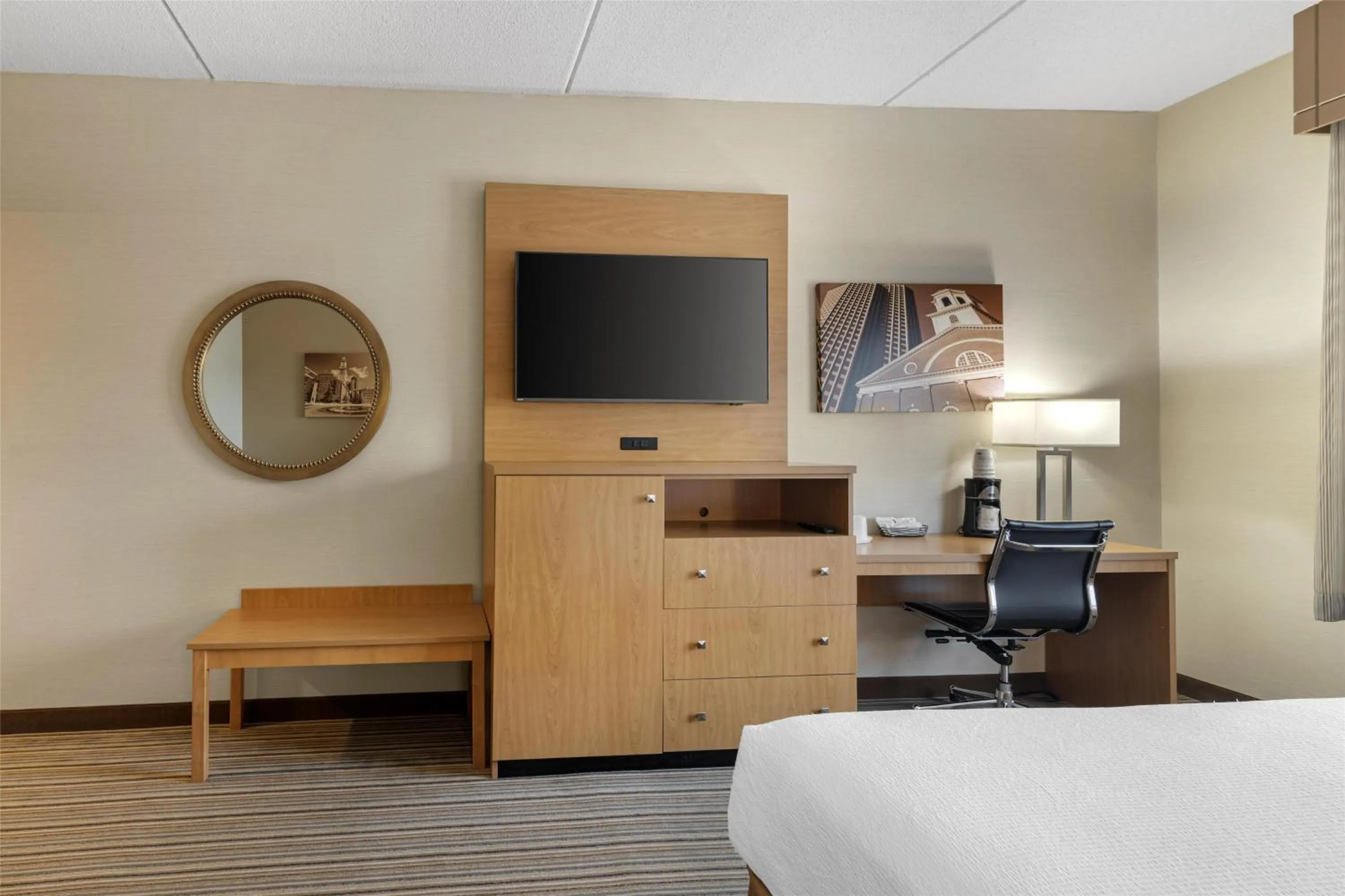 Bedroom, Bed in Best Western Royal Plaza Hotel and Trade Center