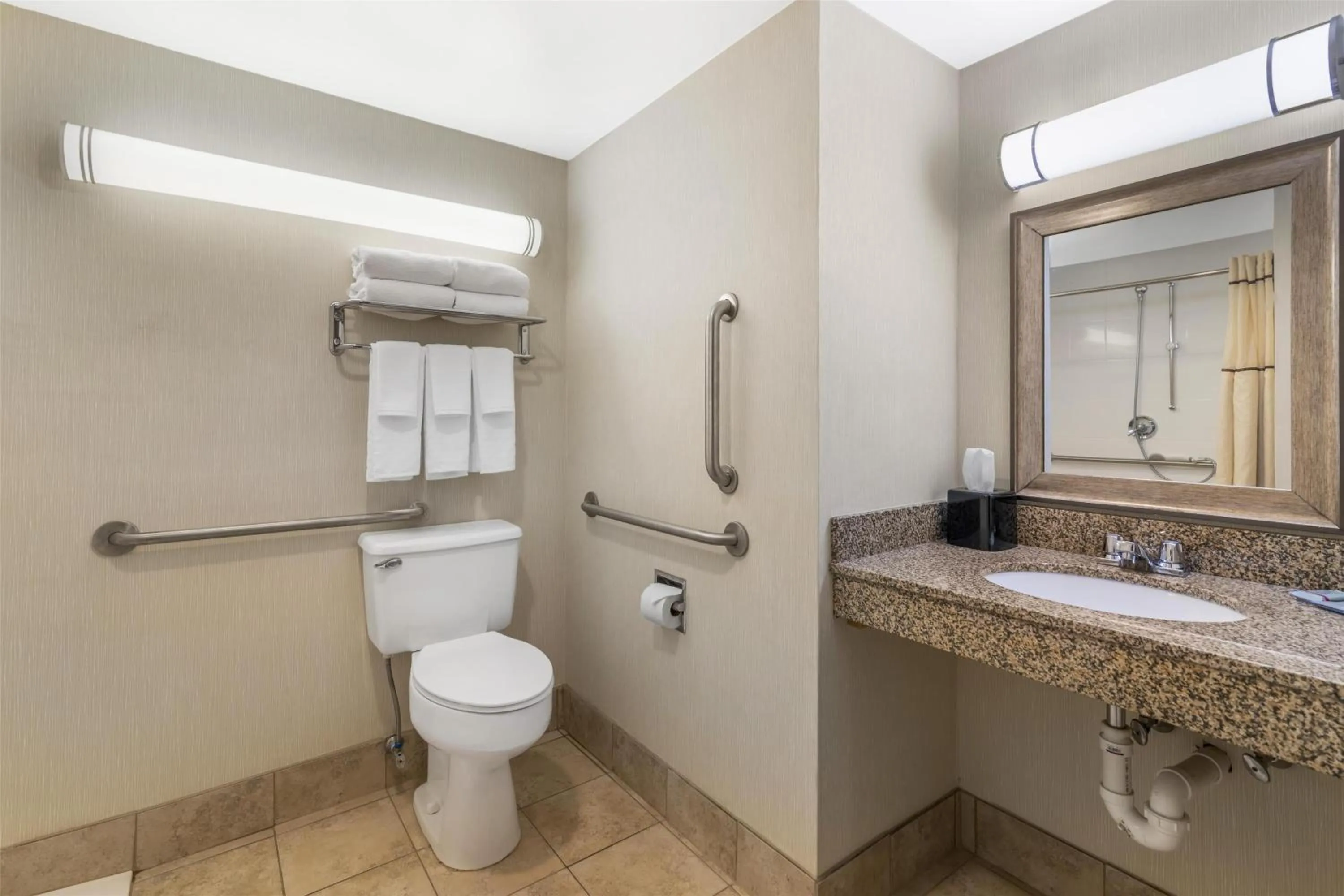 Bathroom in Best Western Royal Plaza Hotel and Trade Center