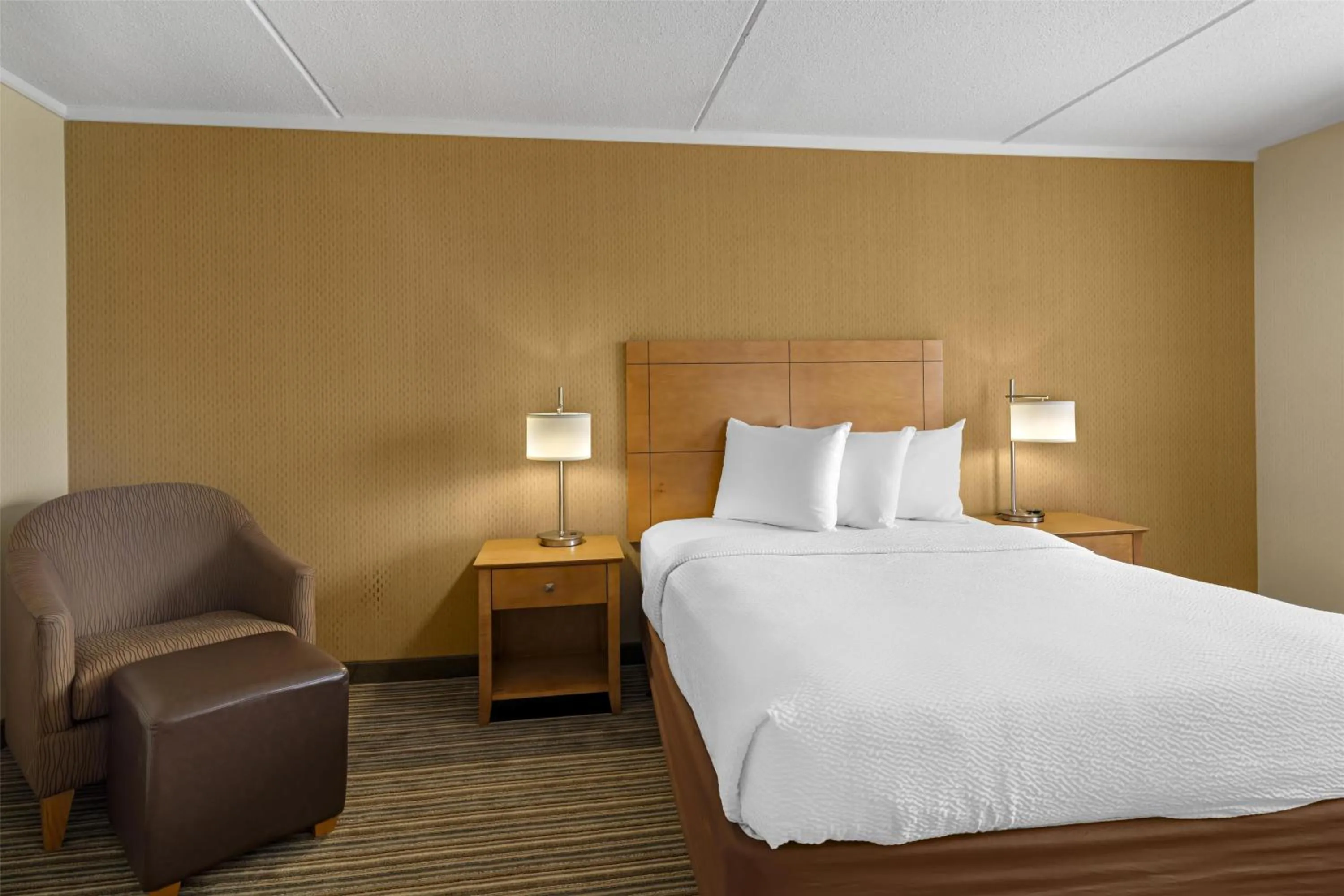 Bedroom, Bed in Best Western Royal Plaza Hotel and Trade Center