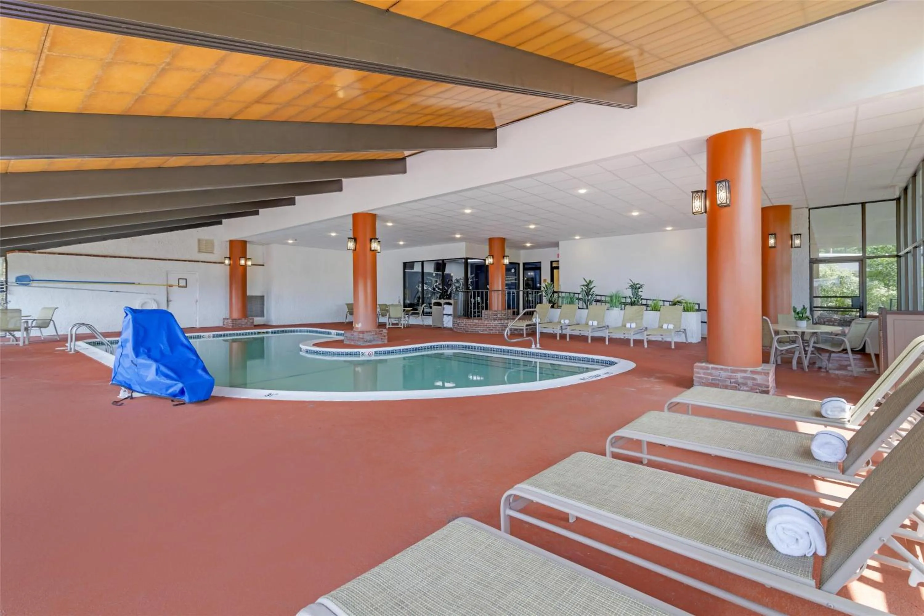 Pool view in Best Western Royal Plaza Hotel and Trade Center