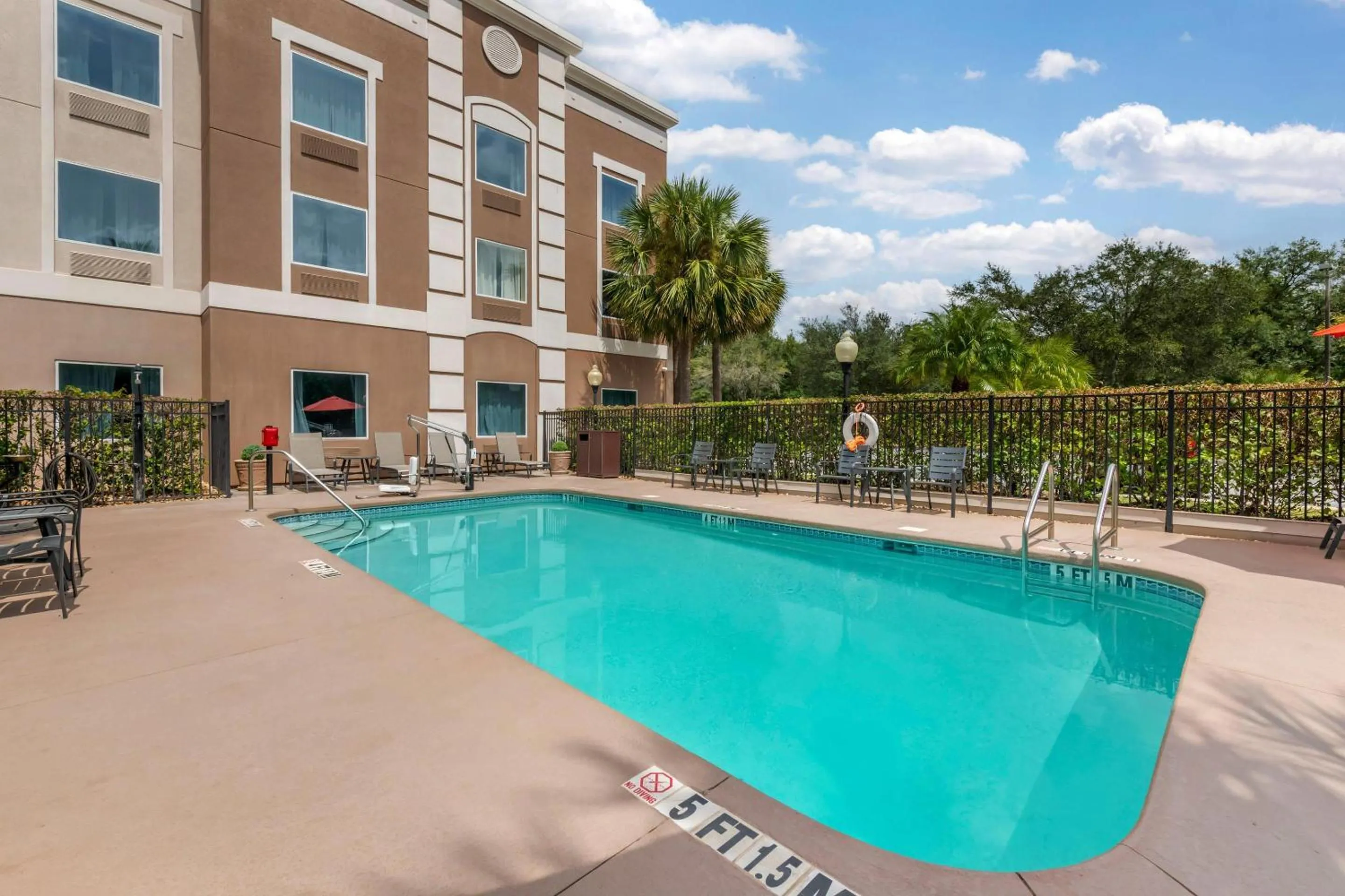 Swimming pool in Comfort Inn & Suites Wildwood - The Villages