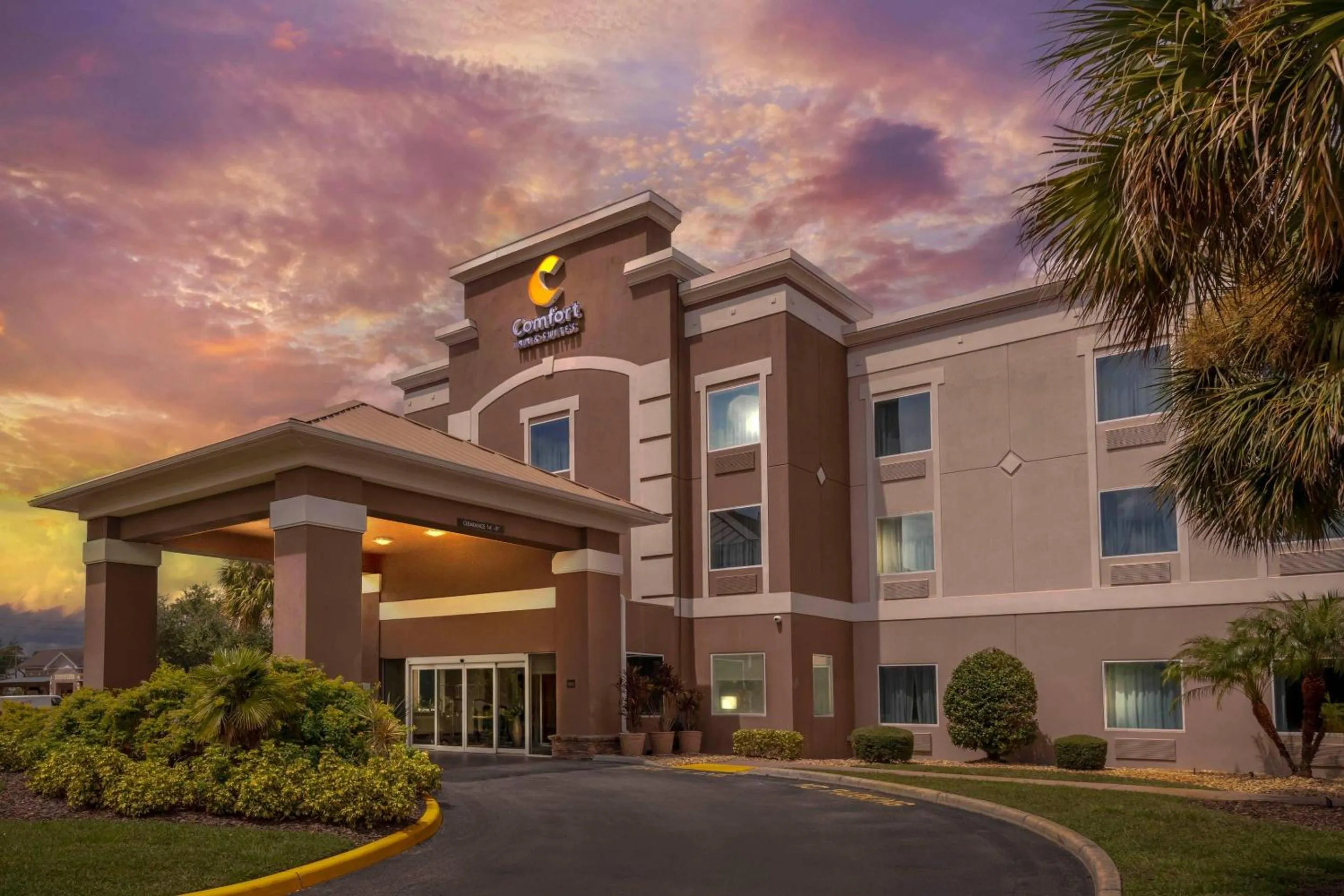 Property building in Comfort Inn & Suites Wildwood - The Villages